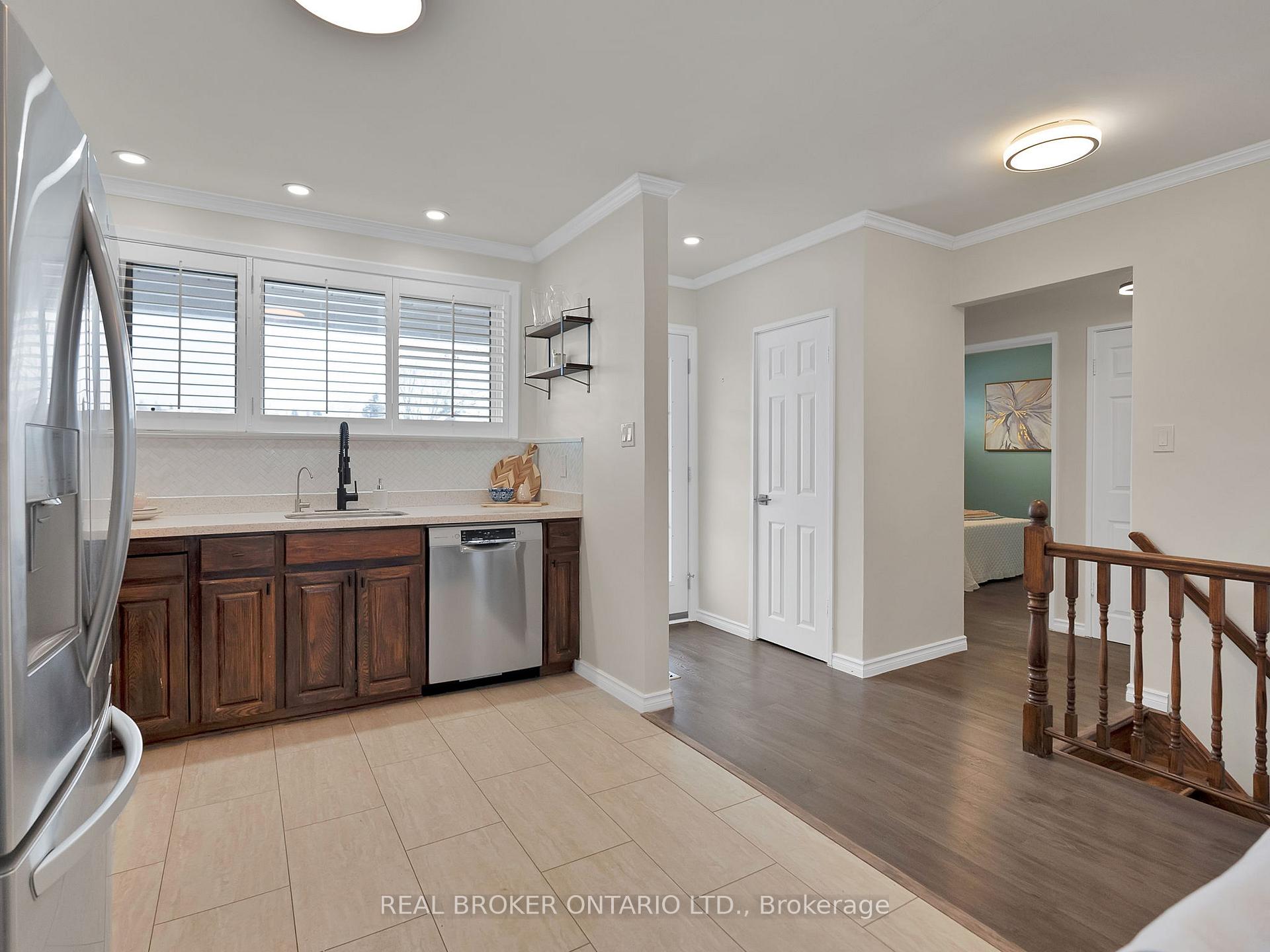 Photo 6 of 1005 Walton Boulevard, Whitby, Williamsburg — HOMEH