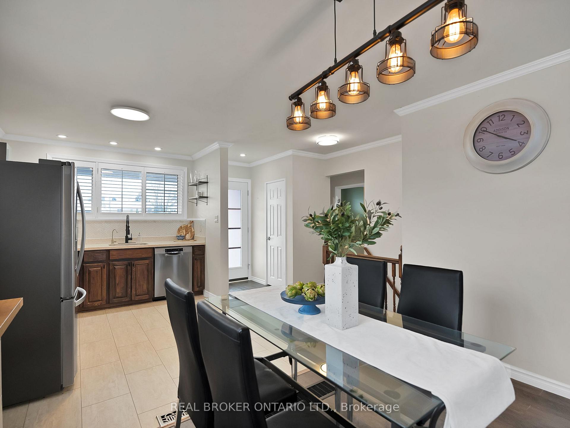 Photo 7 of 1005 Walton Boulevard, Whitby, Williamsburg — HOMEH