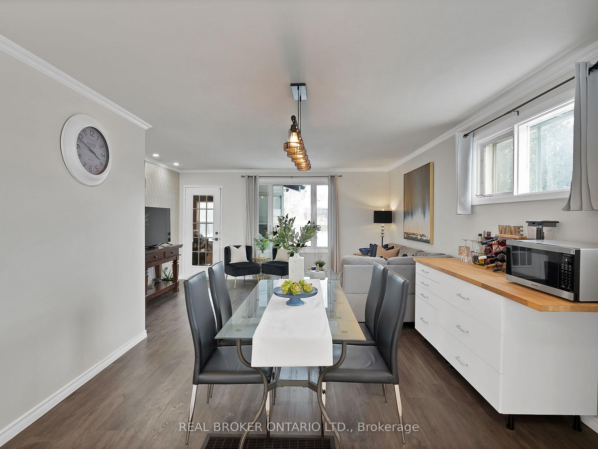 Photo 8 of 1005 Walton Boulevard, Whitby, Williamsburg — HOMEH