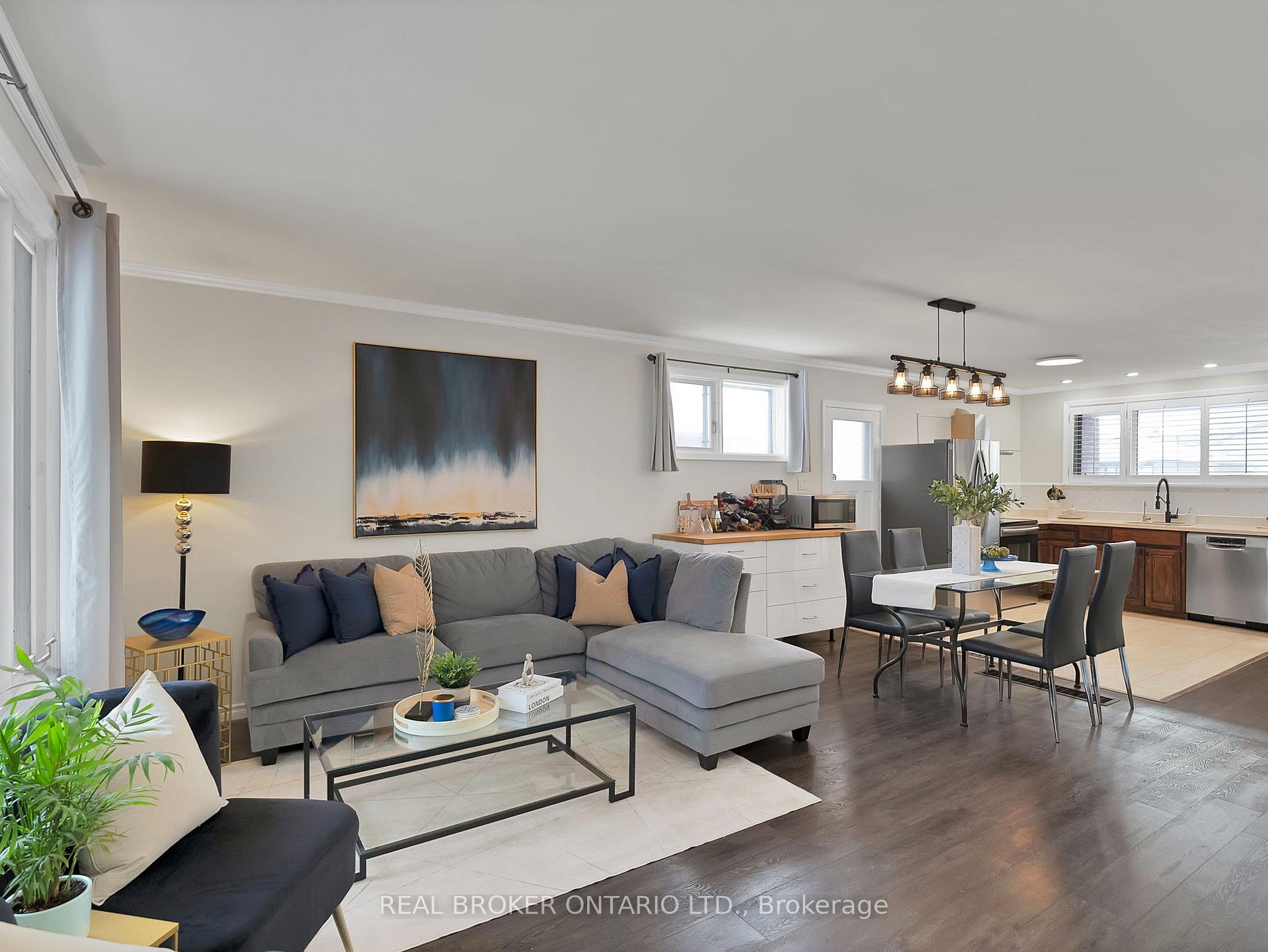 Photo 11 of 1005 Walton Boulevard, Whitby, Williamsburg — HOMEH