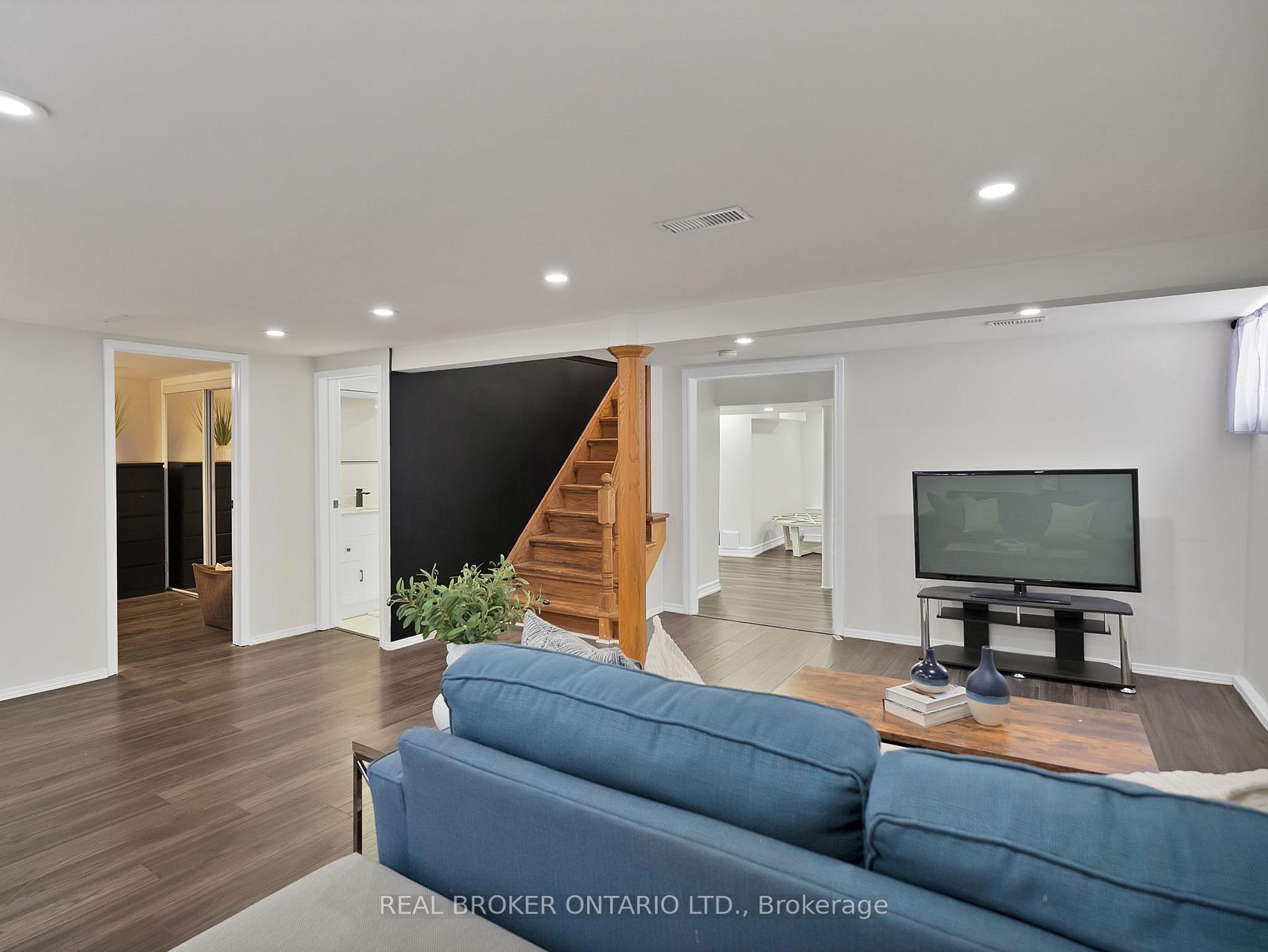 Photo 30 of 1005 Walton Boulevard, Whitby, Williamsburg — HOMEH