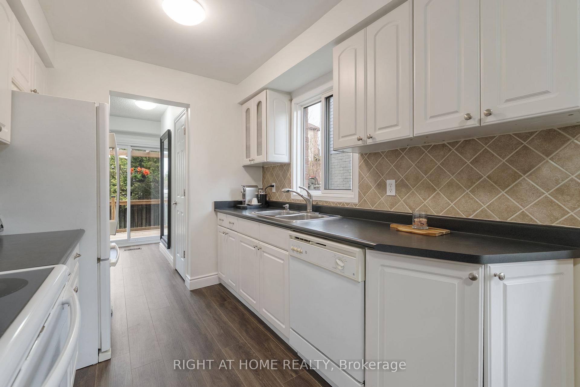 Photo 13 of 29 Fairmeadow Place, Whitby, Blue Grass Meadows — HOMEH