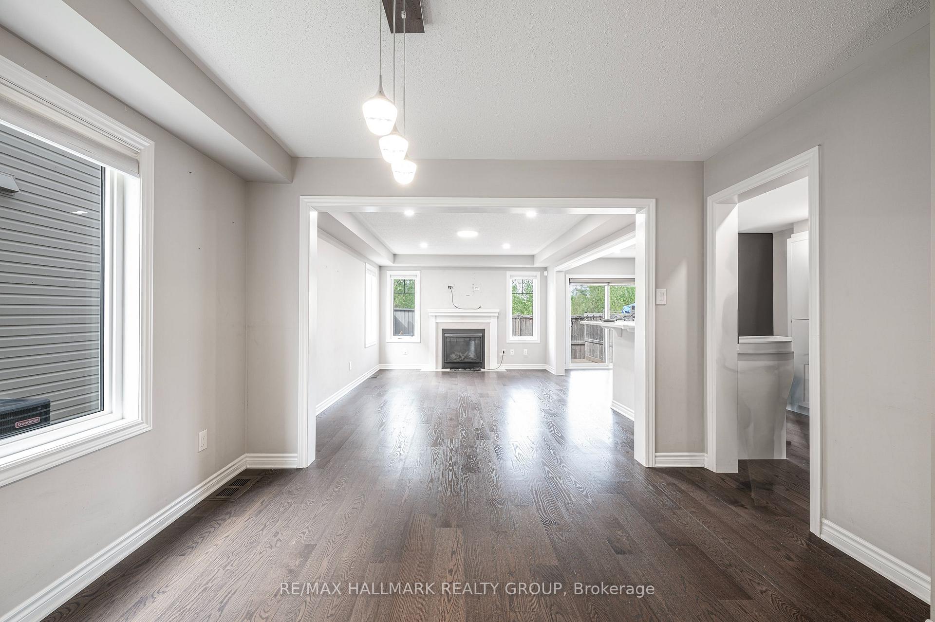 Photo 3 of 738 Mayfly Crescent, Ottawa, Barrhaven - Half Moon Bay — HOMEH
