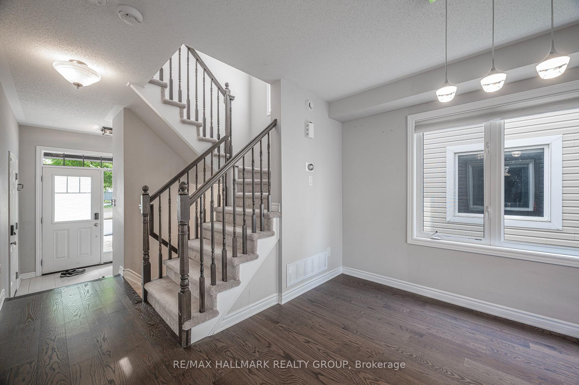 Photo 10 of 738 Mayfly Crescent, Ottawa, Barrhaven - Half Moon Bay — HOMEH