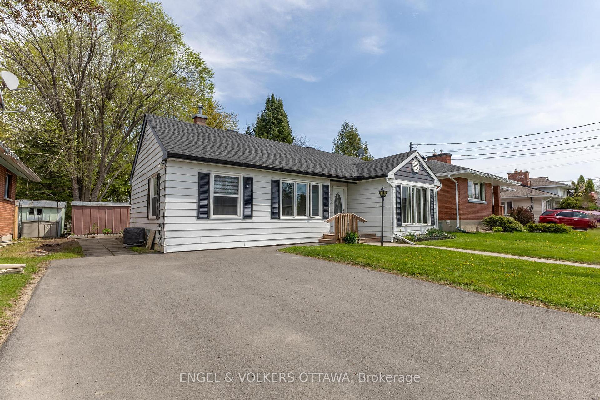 Photo 3 of 115 Riverview Drive, Arnprior — HOMEH