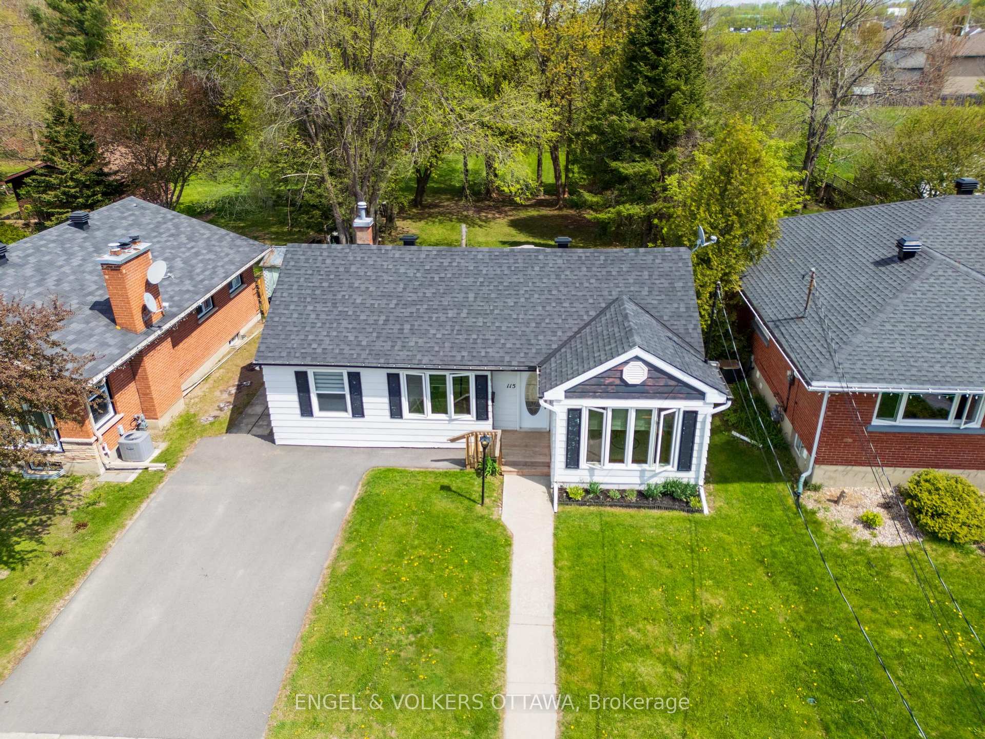 Photo 4 of 115 Riverview Drive, Arnprior — HOMEH