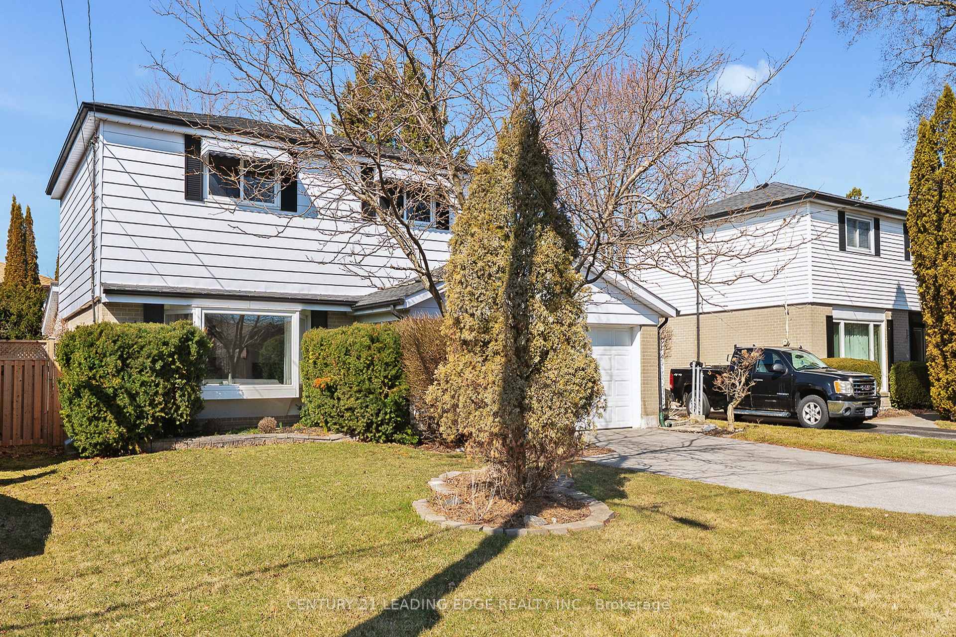 Photo 2 of 726 Leaside Street, Pickering, West Shore — HOMEH