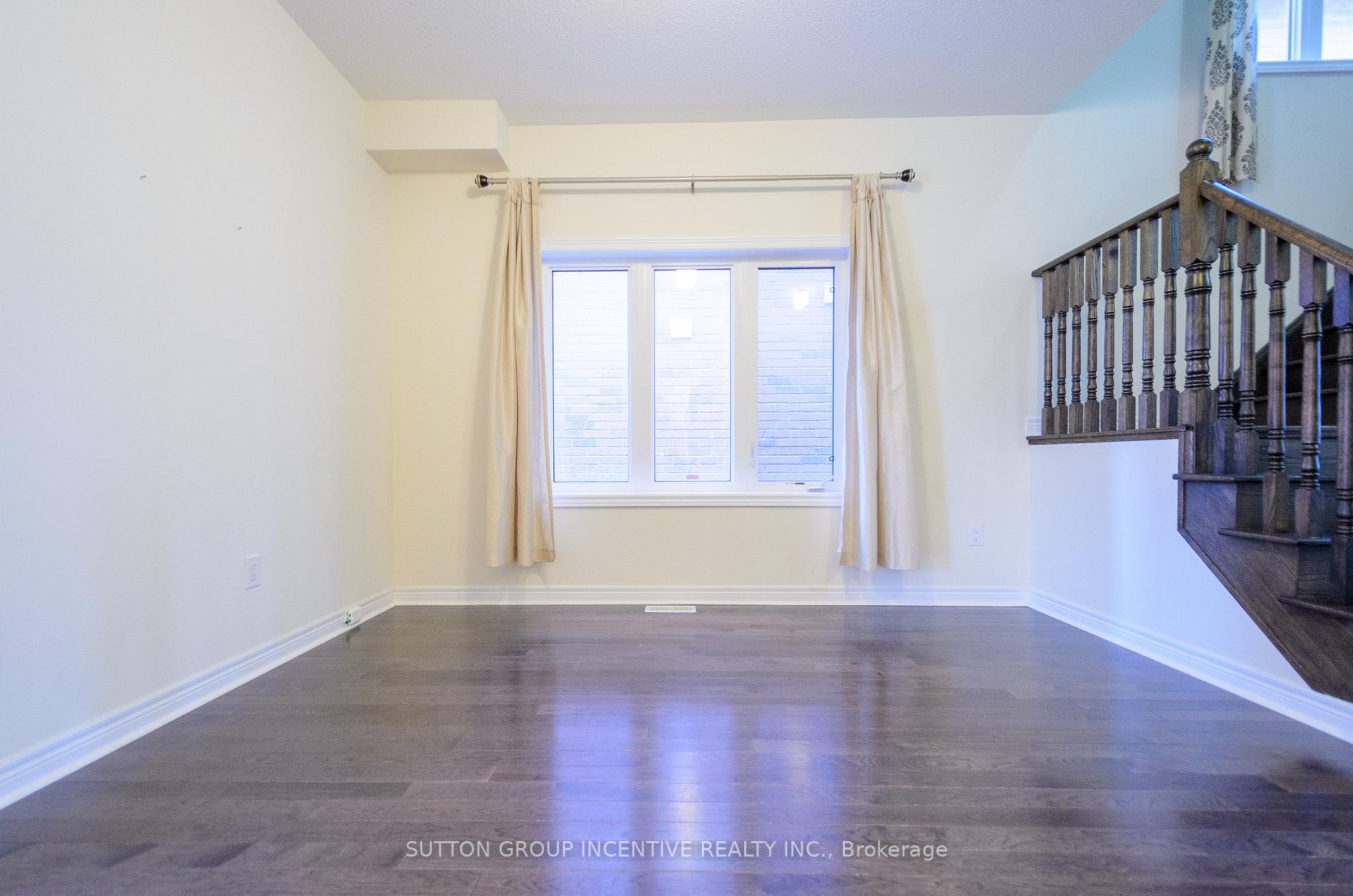 Photo 9 of 15 Forsyth Crescent, Barrie, West Bayfield — HOMEH