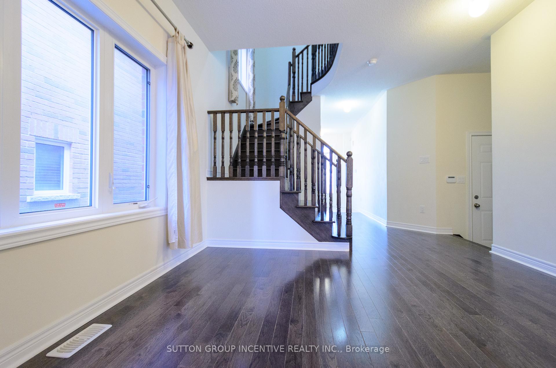 Photo 2 of 15 Forsyth Crescent, Barrie, West Bayfield — HOMEH
