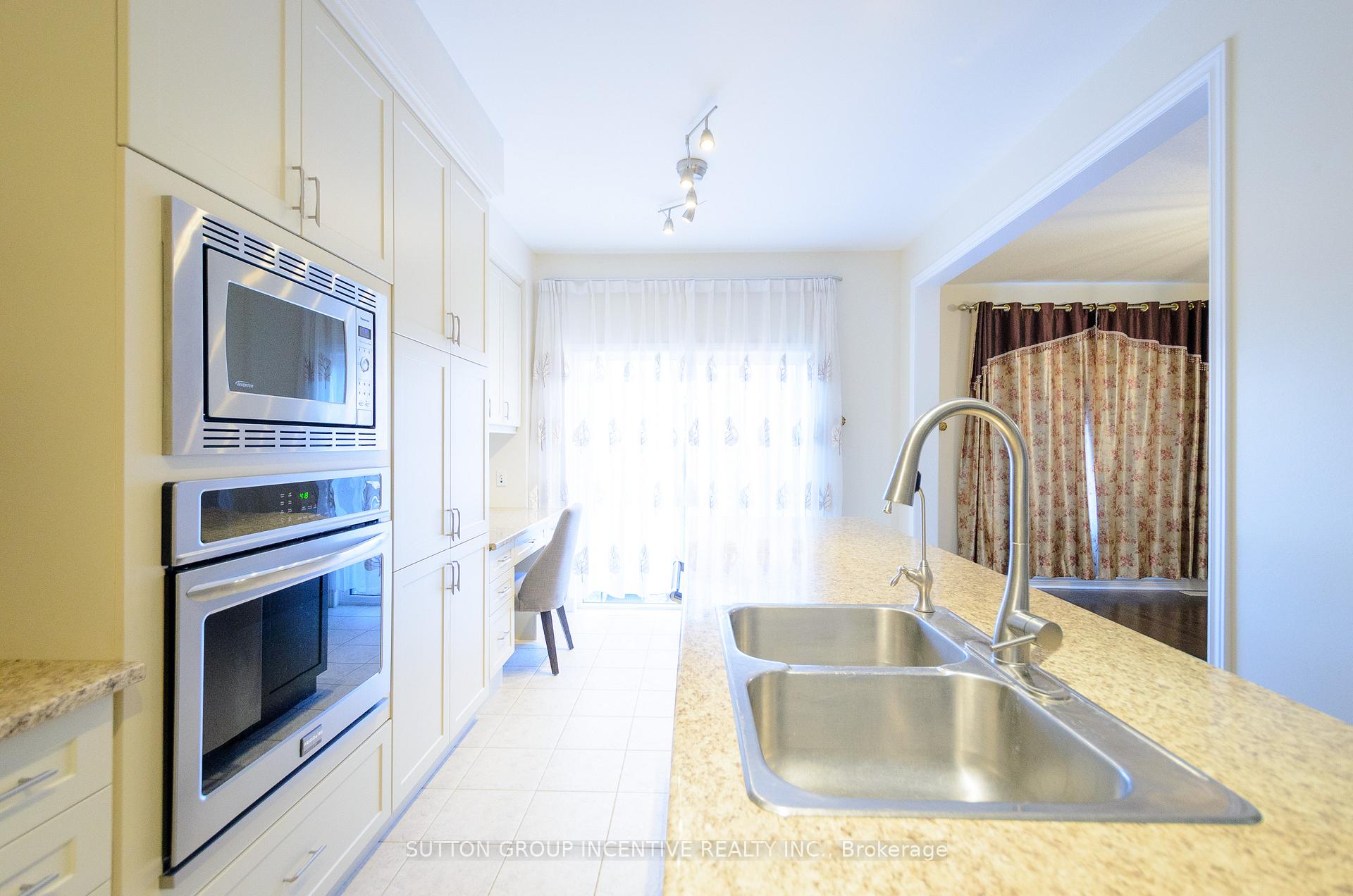 Photo 5 of 15 Forsyth Crescent, Barrie, West Bayfield — HOMEH