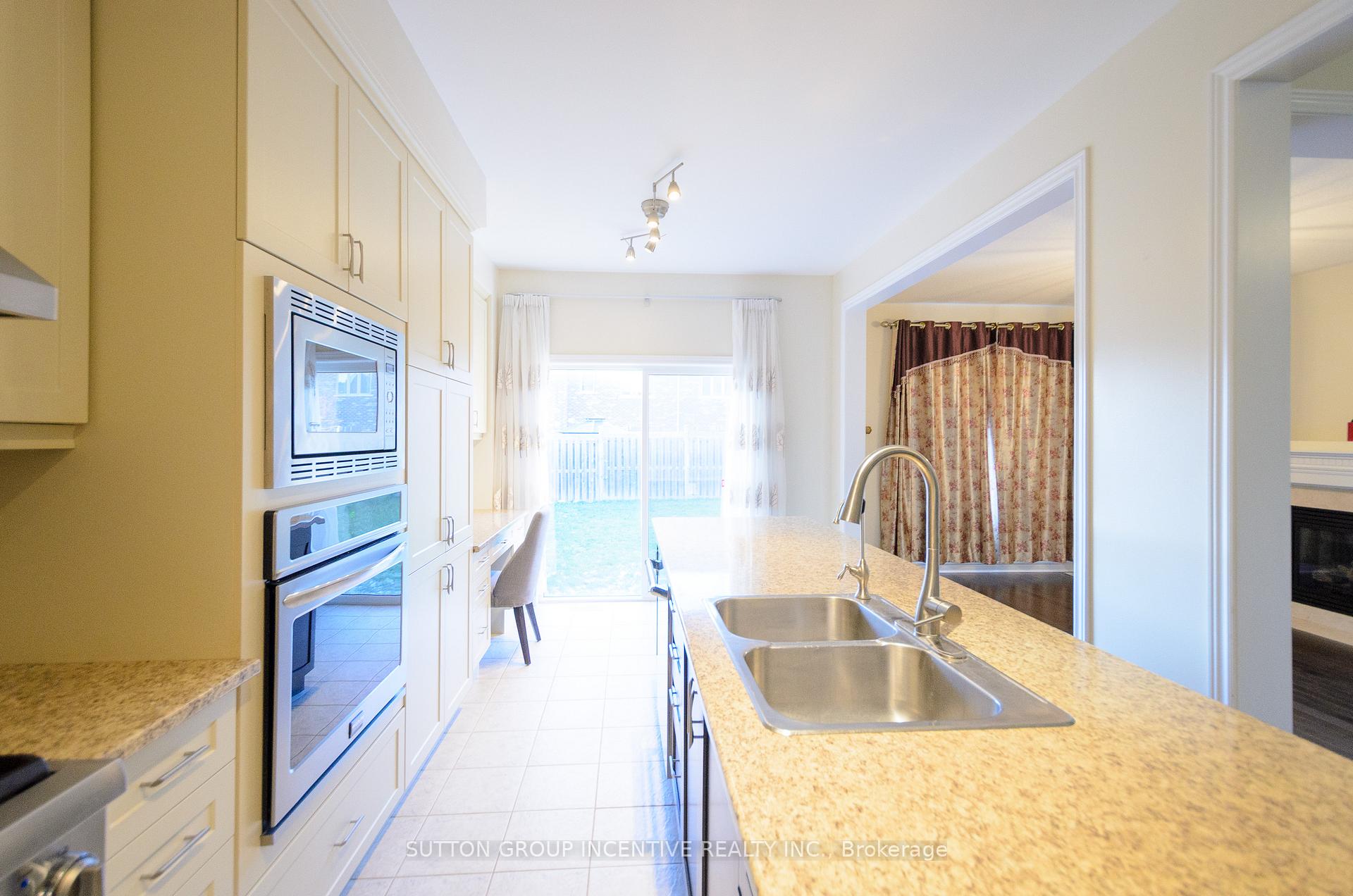 Photo 13 of 15 Forsyth Crescent, Barrie, West Bayfield — HOMEH