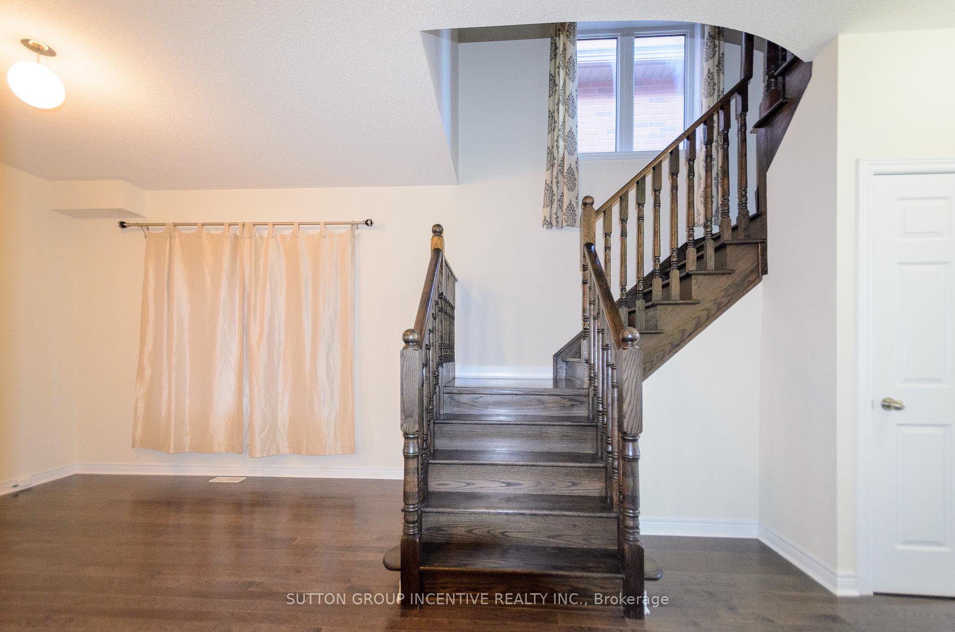 Photo 18 of 15 Forsyth Crescent, Barrie, West Bayfield — HOMEH