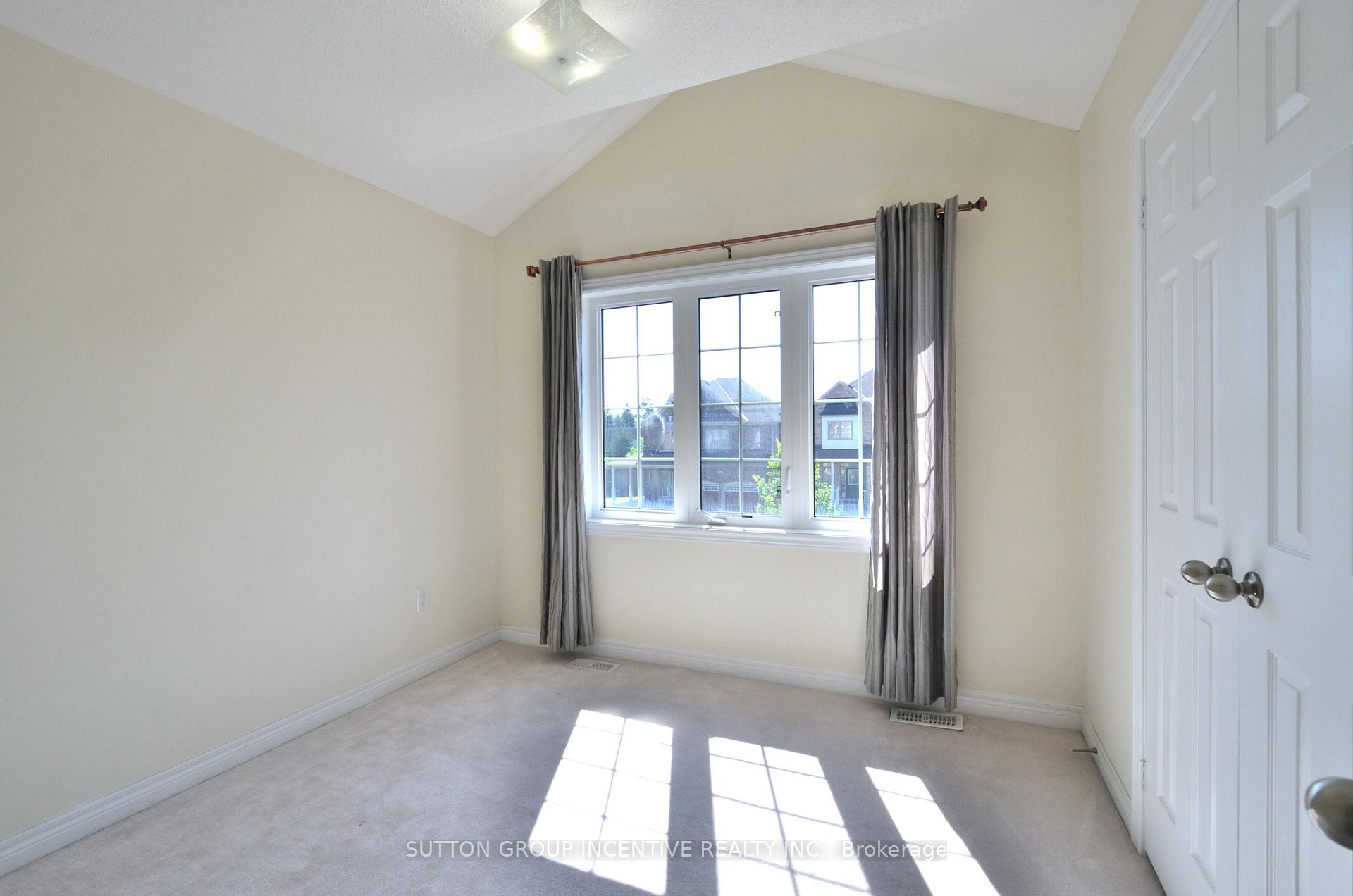 Photo 28 of 15 Forsyth Crescent, Barrie, West Bayfield — HOMEH