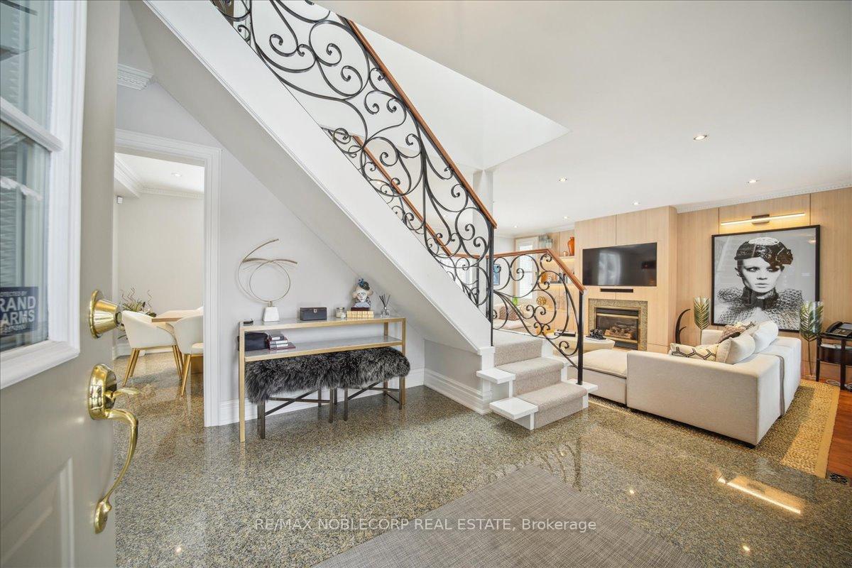 Photo 8 of 77 Napier Street, Vaughan, Kleinburg — HOMEH