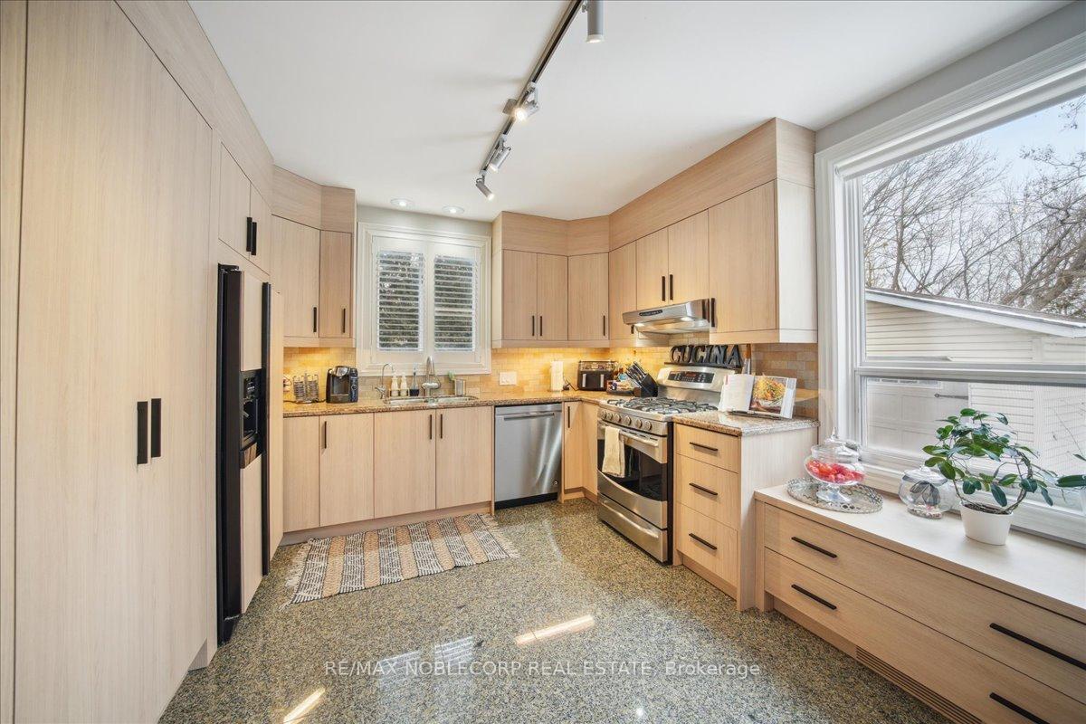Photo 15 of 77 Napier Street, Vaughan, Kleinburg — HOMEH