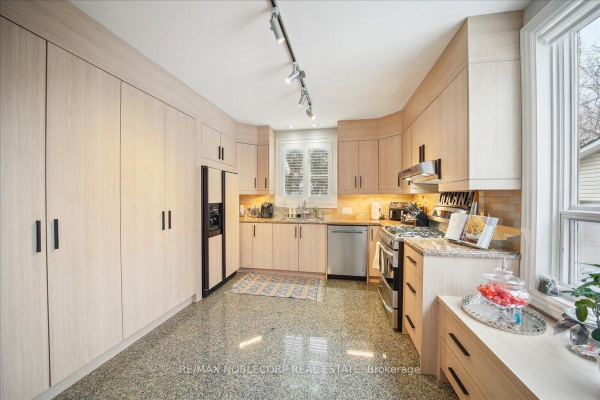Photo 17 of 77 Napier Street, Vaughan, Kleinburg — HOMEH