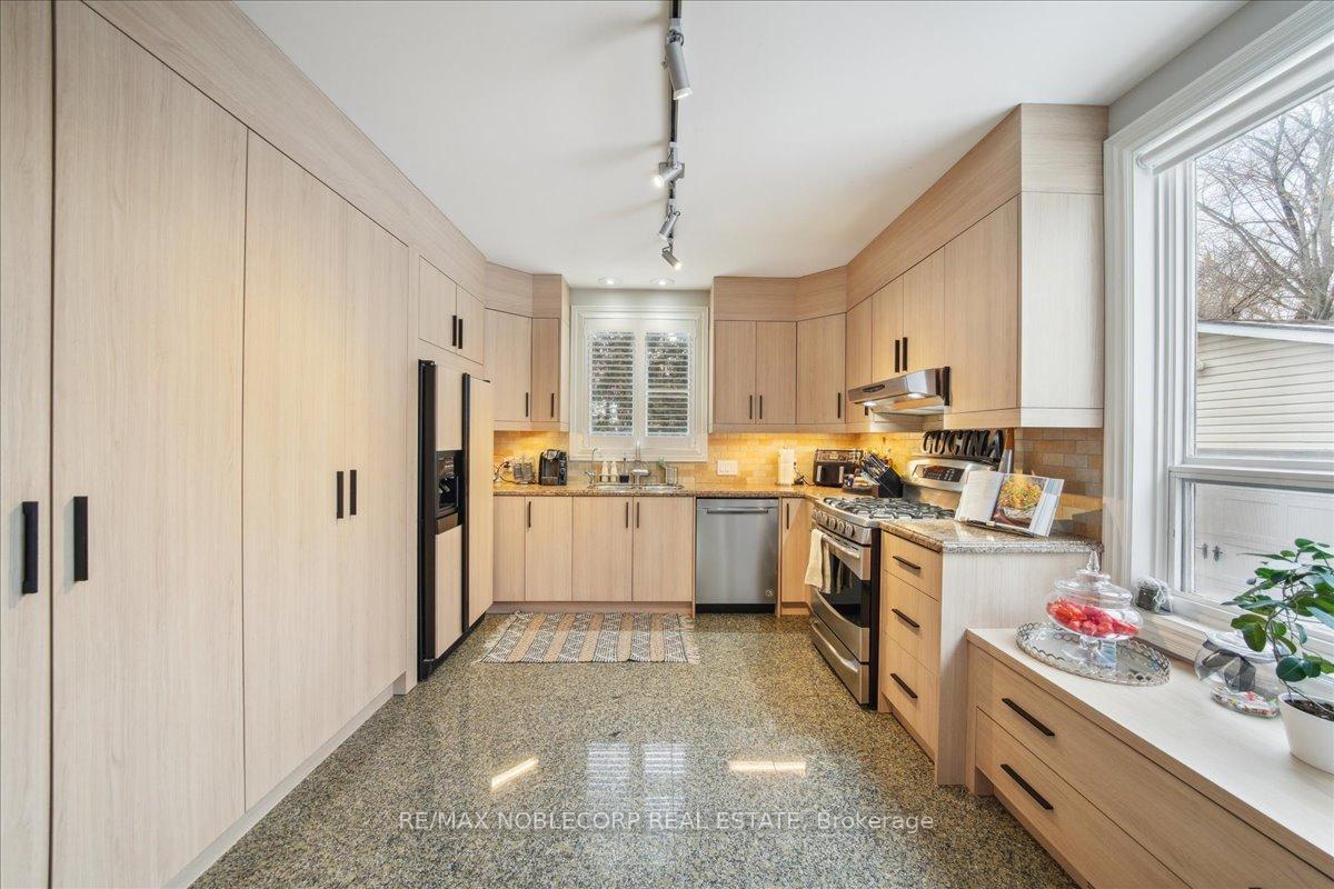 Photo 18 of 77 Napier Street, Vaughan, Kleinburg — HOMEH