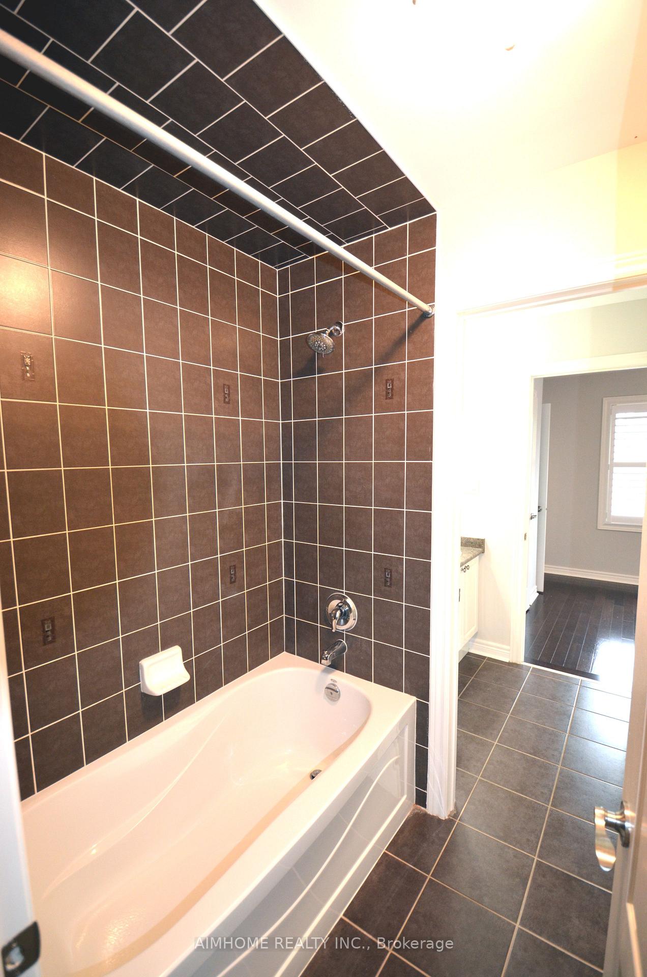 Photo 31 of 288 River Ridge Boulevard, Aurora, Bayview Northeast — HOMEH