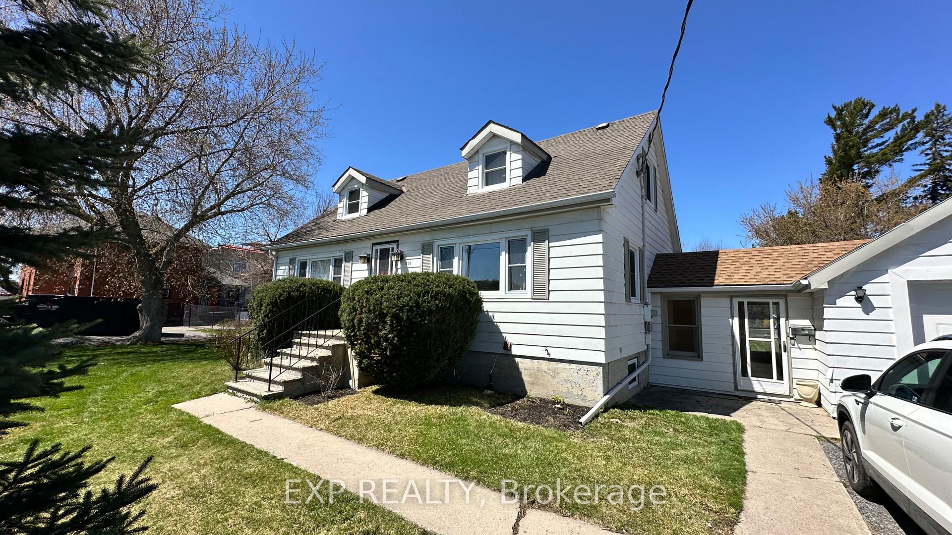Front of Unit Lower, 536 Dundas Street E