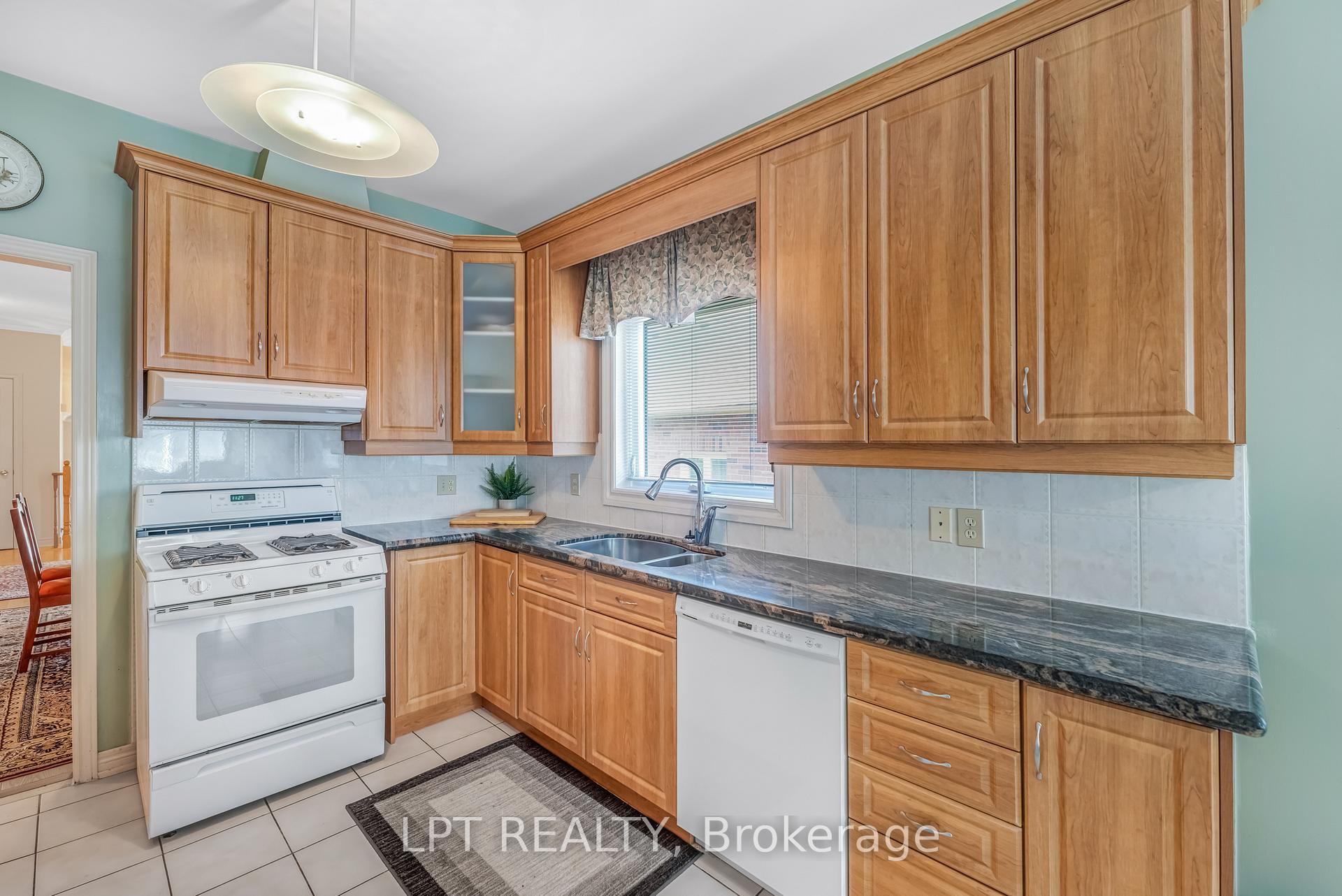 Photo 10 of 161 Deerglen Terrace, Aurora, Aurora Grove — HOMEH