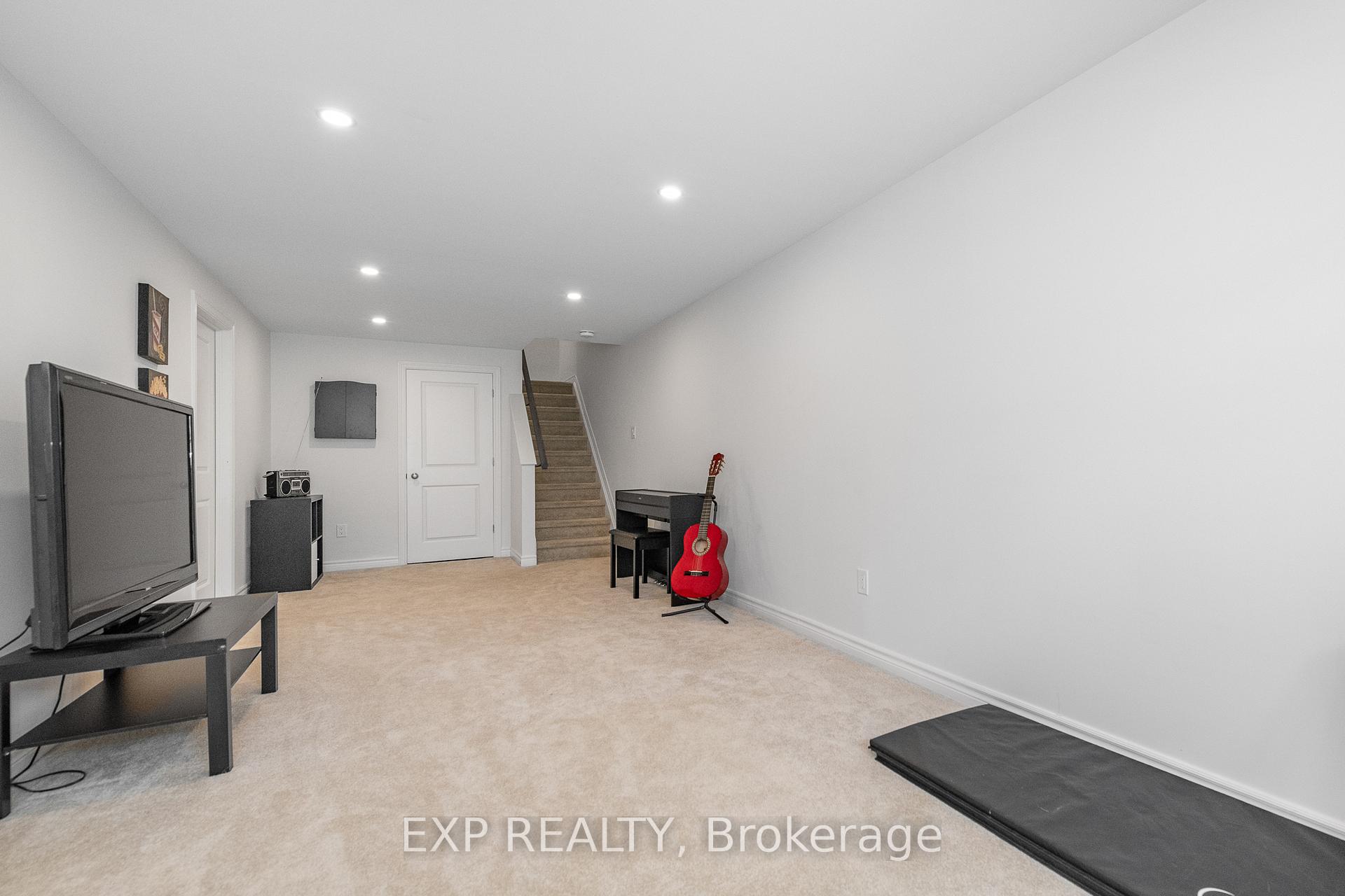 Photo 38 of 709 Capricorn Circle, Ottawa, Riverside South/Gloucester Glen — HOMEH