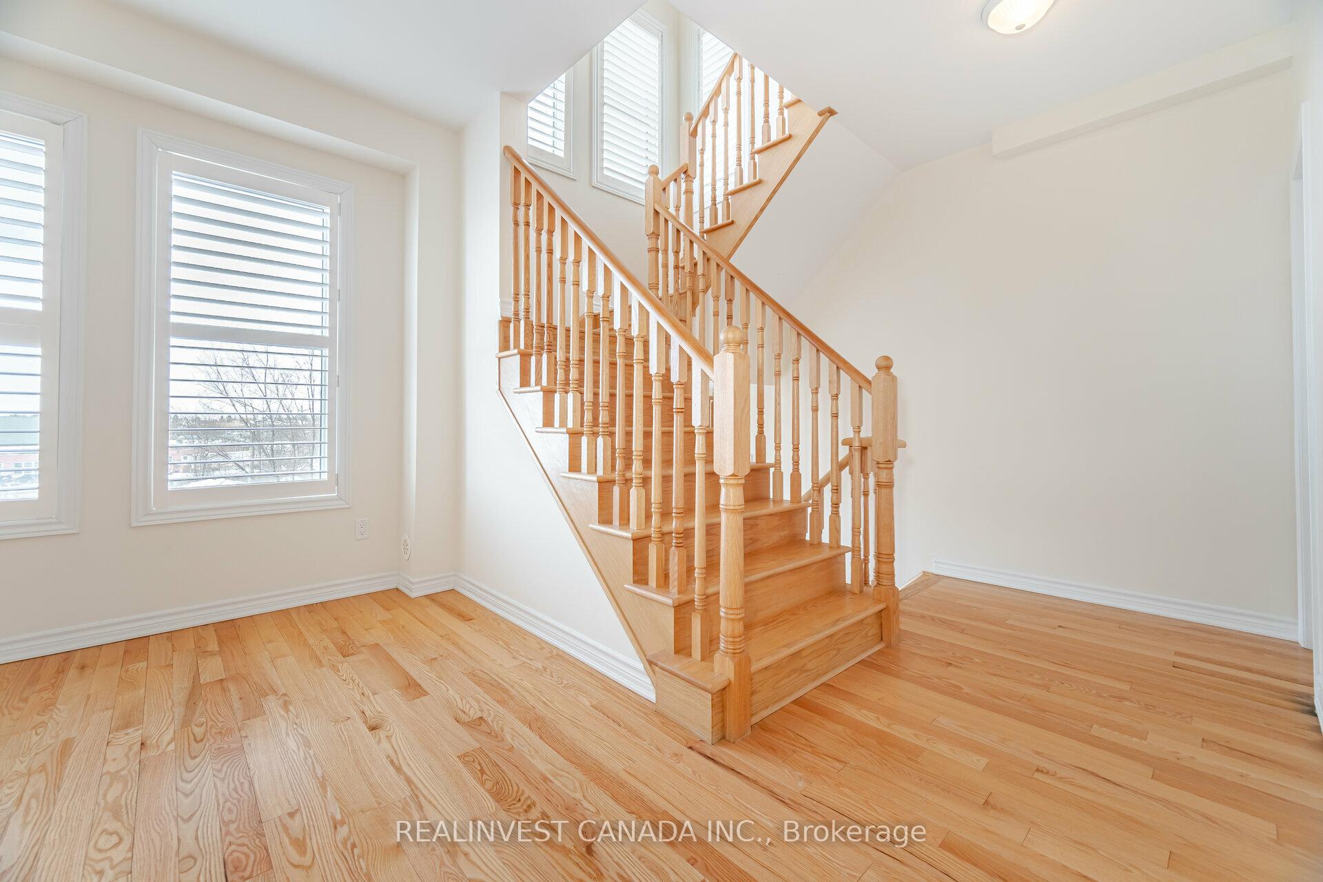 Photo 6 of 42 City Park Circle, Vaughan, West Woodbridge — HOMEH