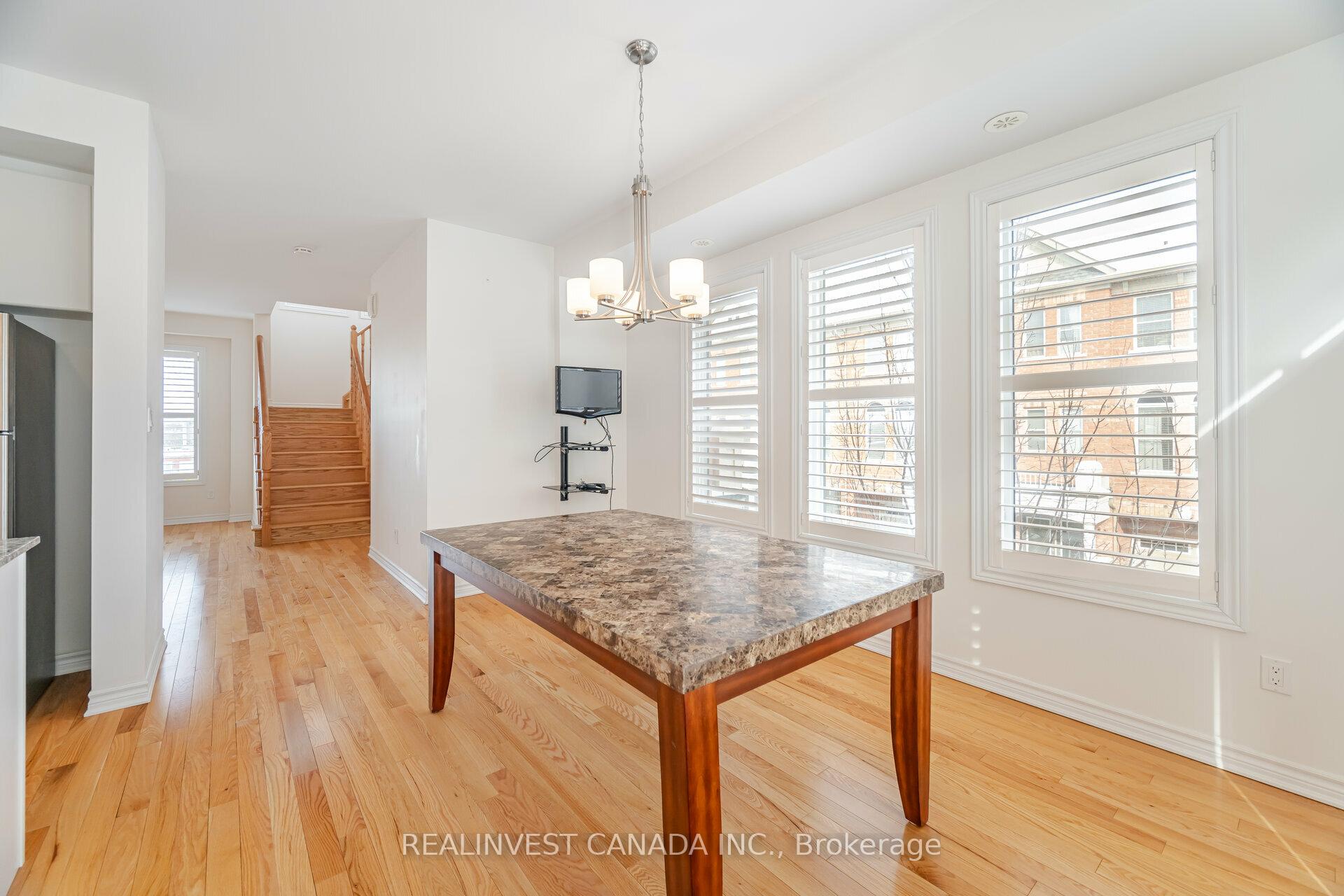 Photo 9 of 42 City Park Circle, Vaughan, West Woodbridge — HOMEH