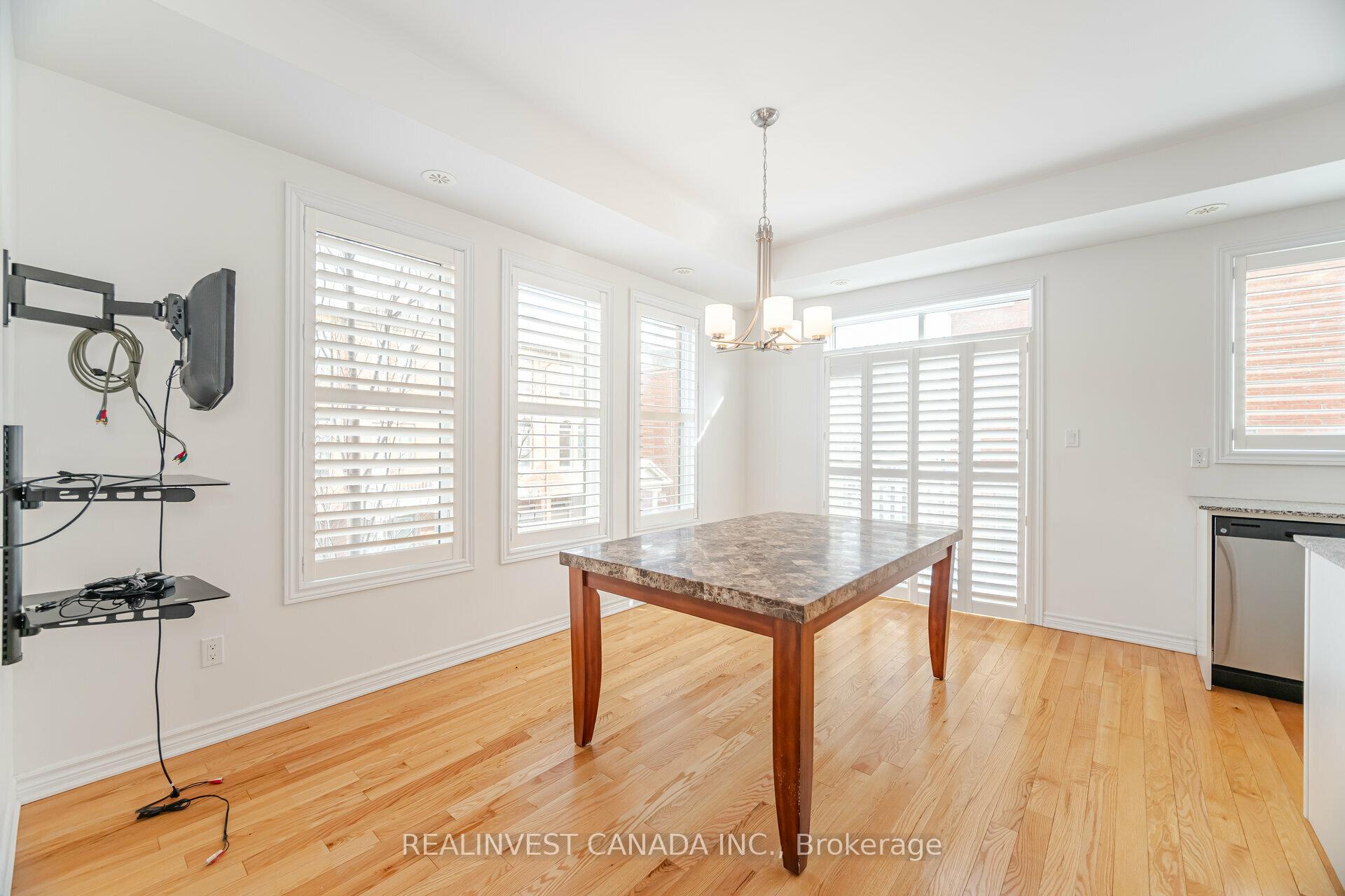 Photo 10 of 42 City Park Circle, Vaughan, West Woodbridge — HOMEH