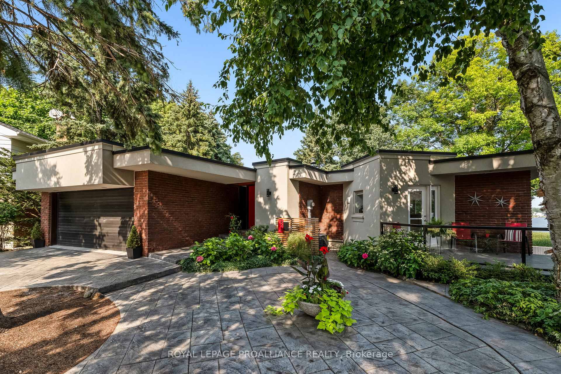Photo 1 of 824 Elvira Court, Pickering, West Shore — HOMEH