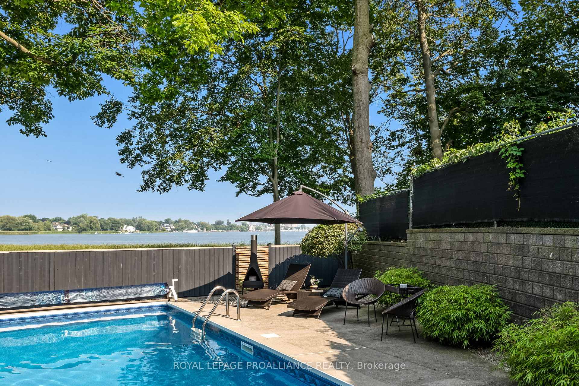 Photo 4 of 824 Elvira Court, Pickering, West Shore — HOMEH