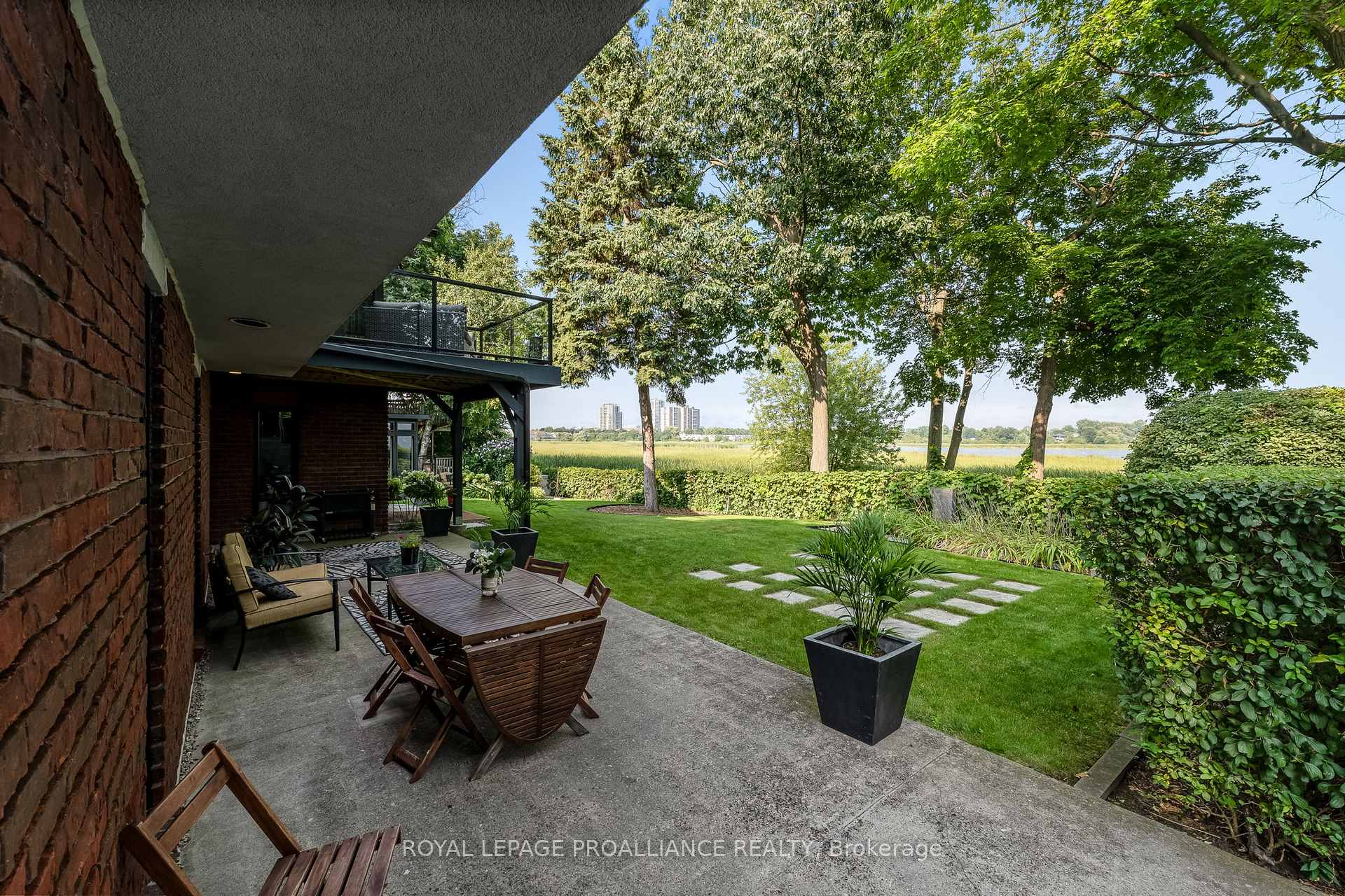 Photo 6 of 824 Elvira Court, Pickering, West Shore — HOMEH
