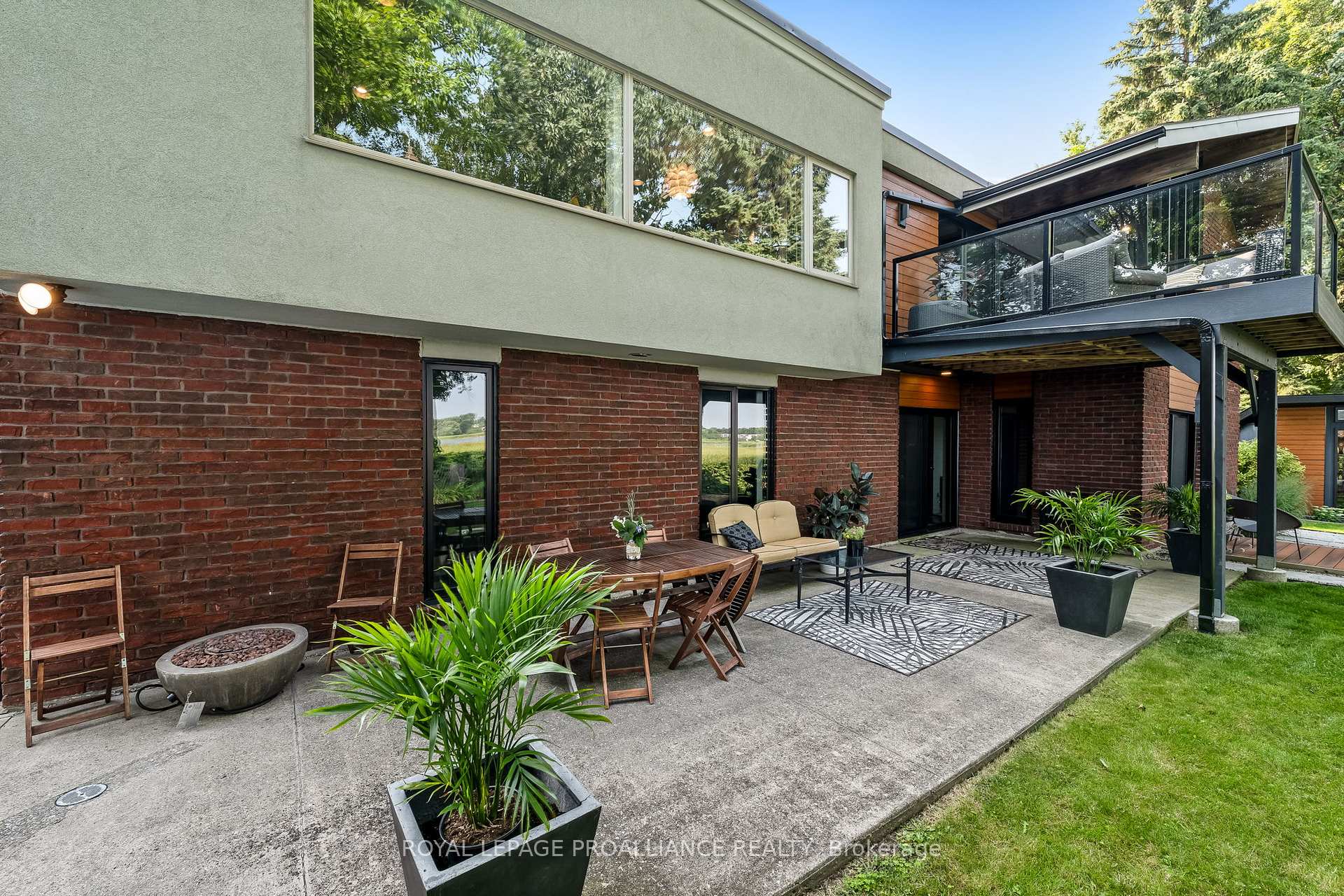 Photo 38 of 824 Elvira Court, Pickering, West Shore — HOMEH