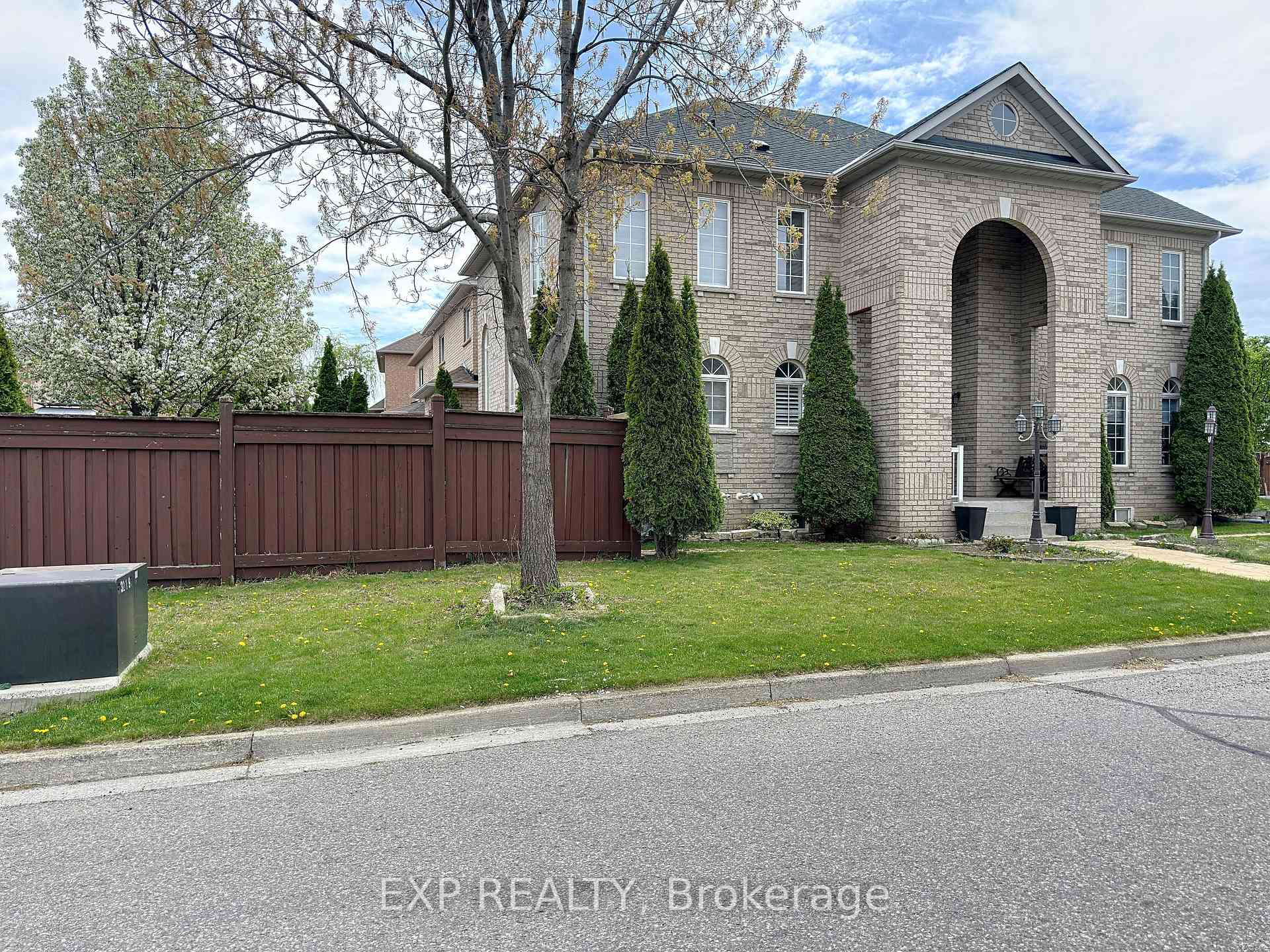Photo 1 of 129 Ledge Rock Drive E, Vaughan, Vellore Village — HOMEH