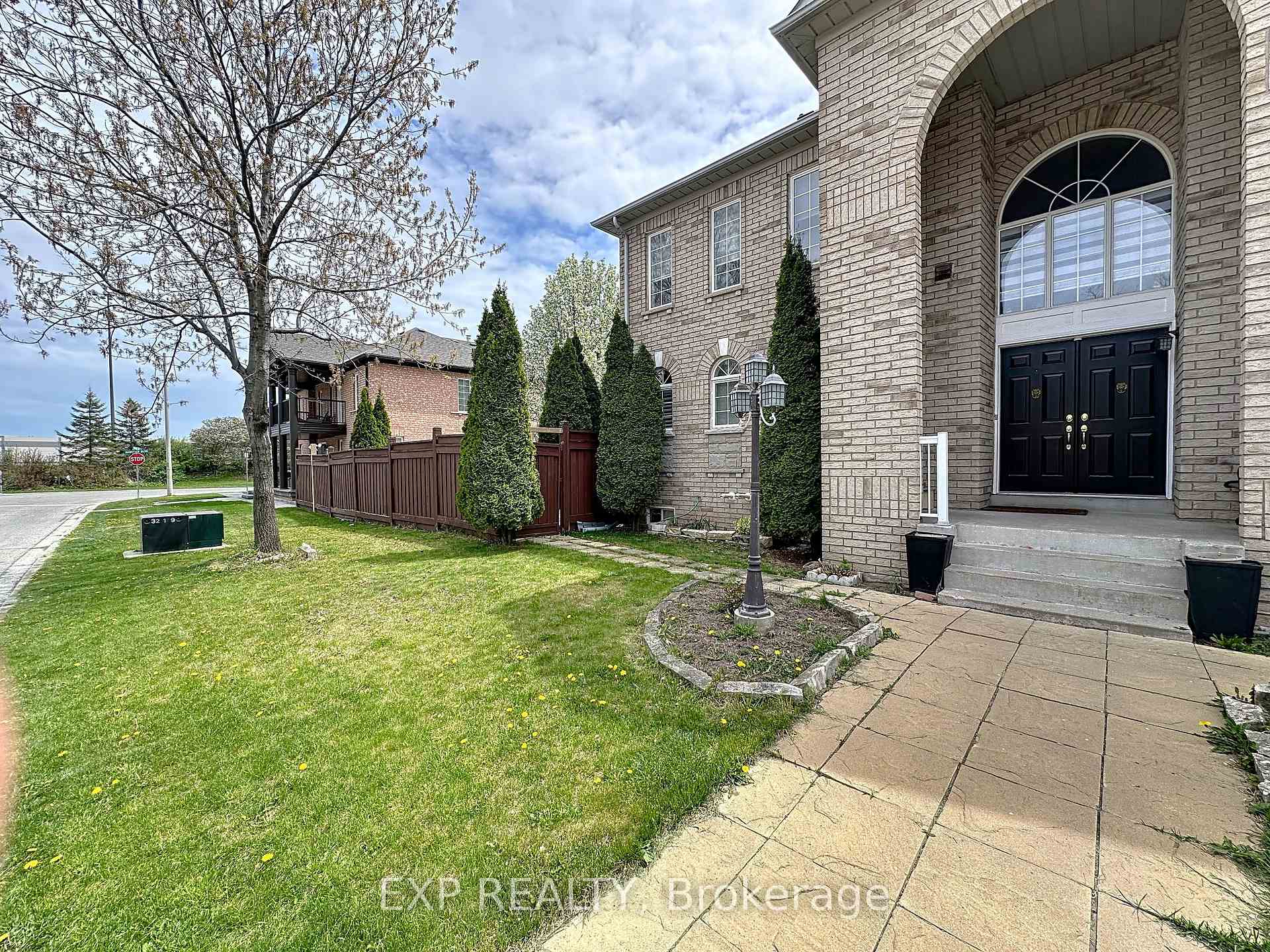 Photo 2 of 129 Ledge Rock Drive E, Vaughan, Vellore Village — HOMEH
