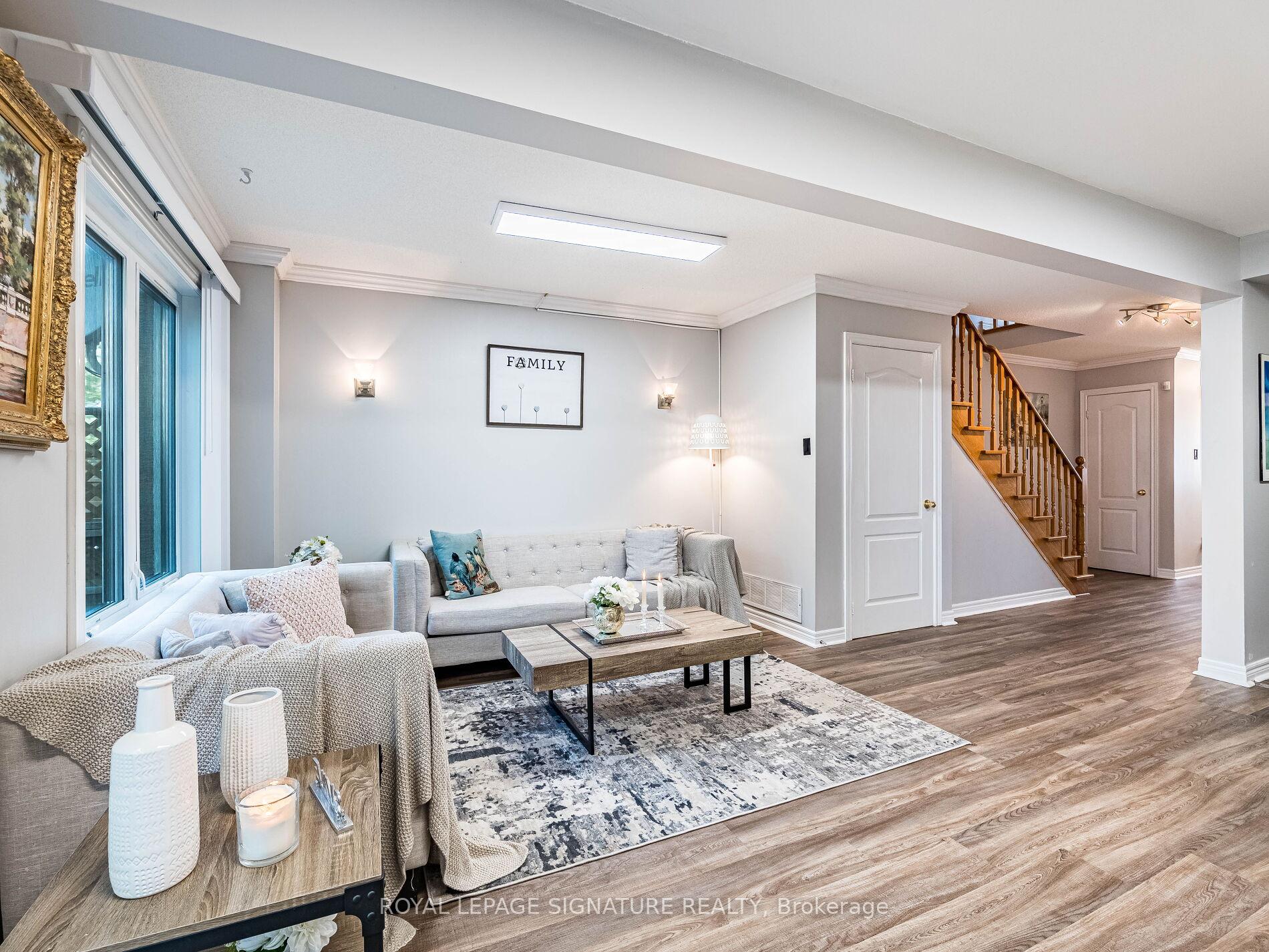 Photo 8 of 152 Lindenshire Avenue, Vaughan, Maple — HOMEH