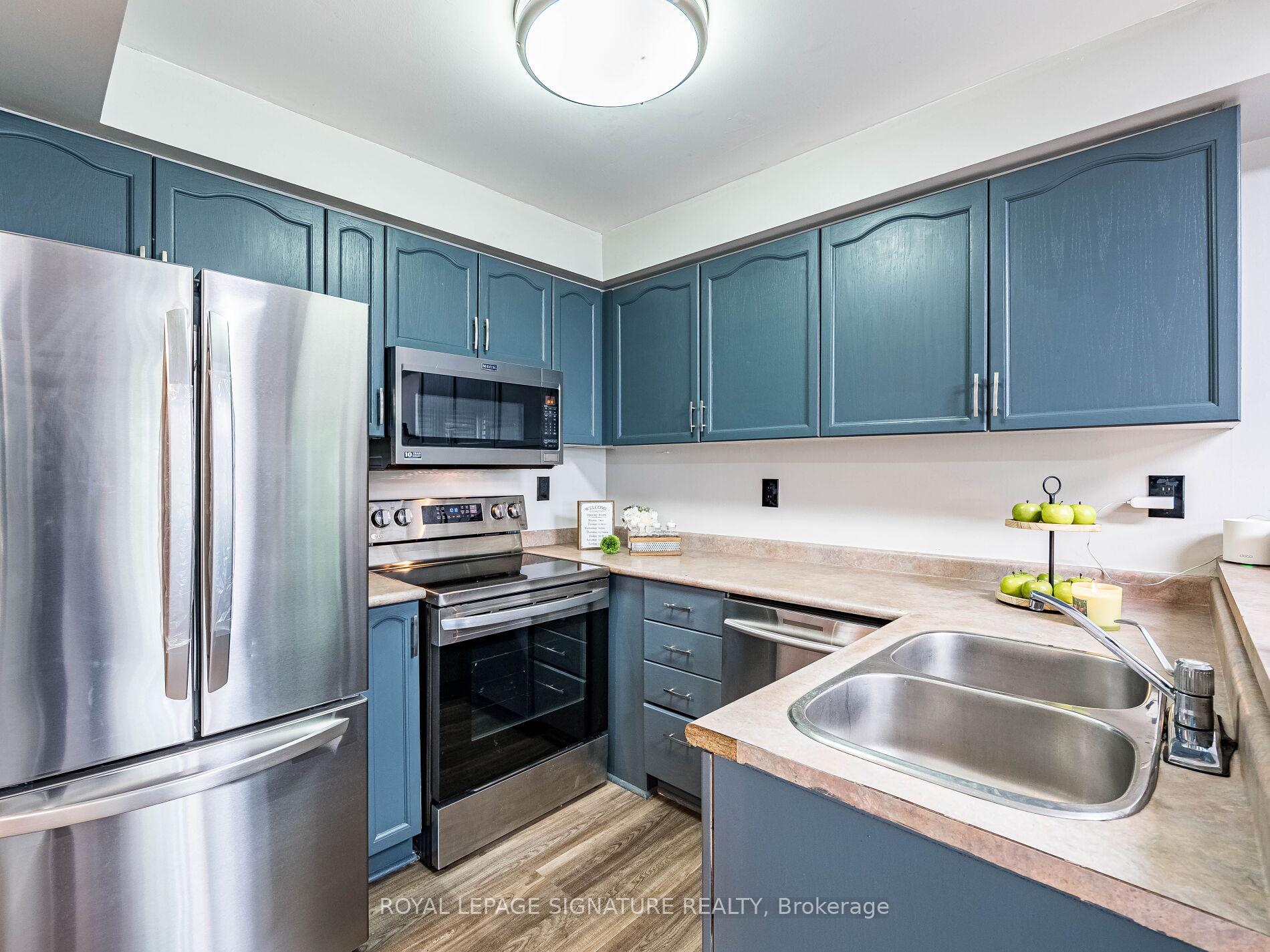Photo 12 of 152 Lindenshire Avenue, Vaughan, Maple — HOMEH