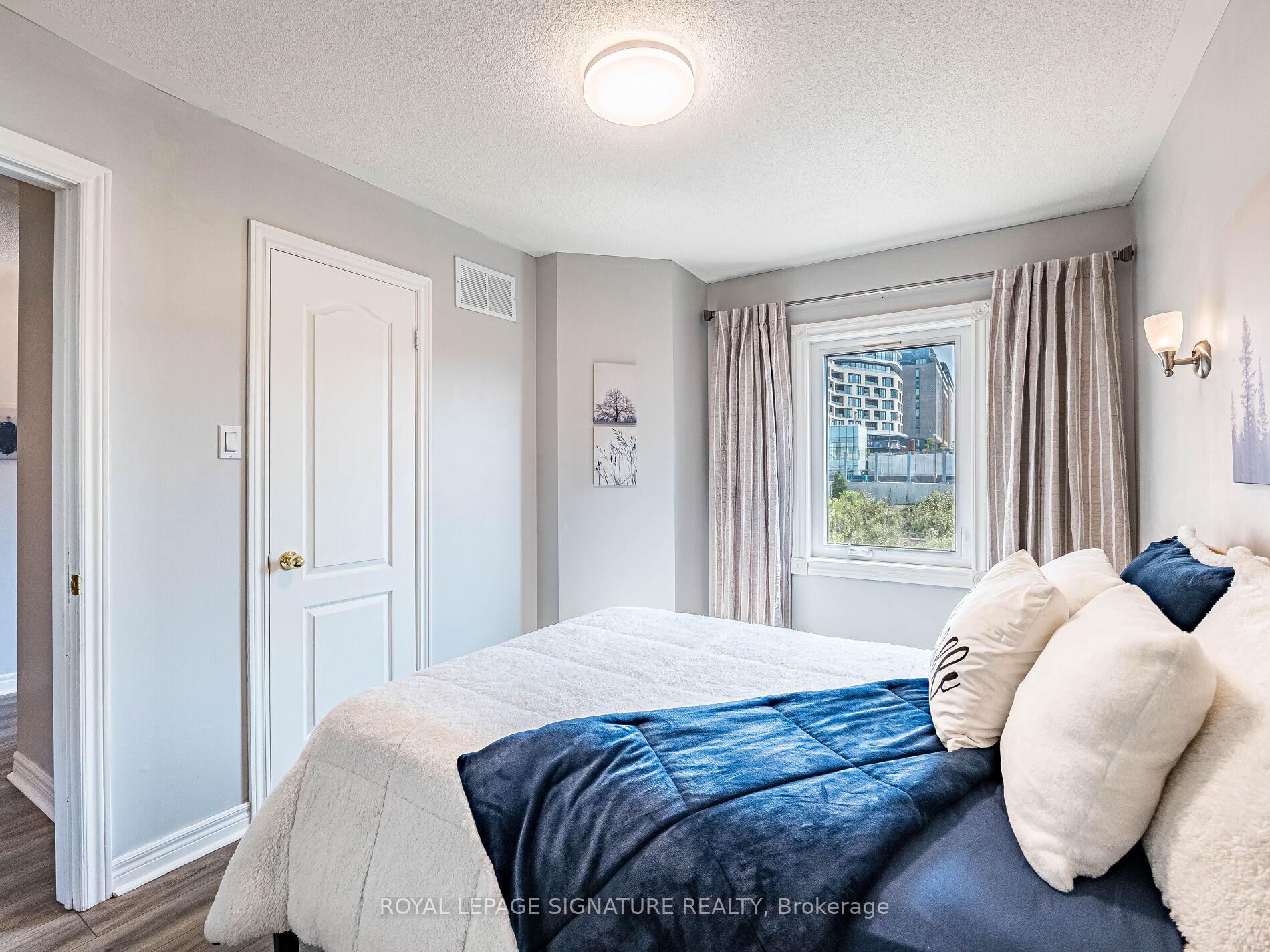 Photo 25 of 152 Lindenshire Avenue, Vaughan, Maple — HOMEH