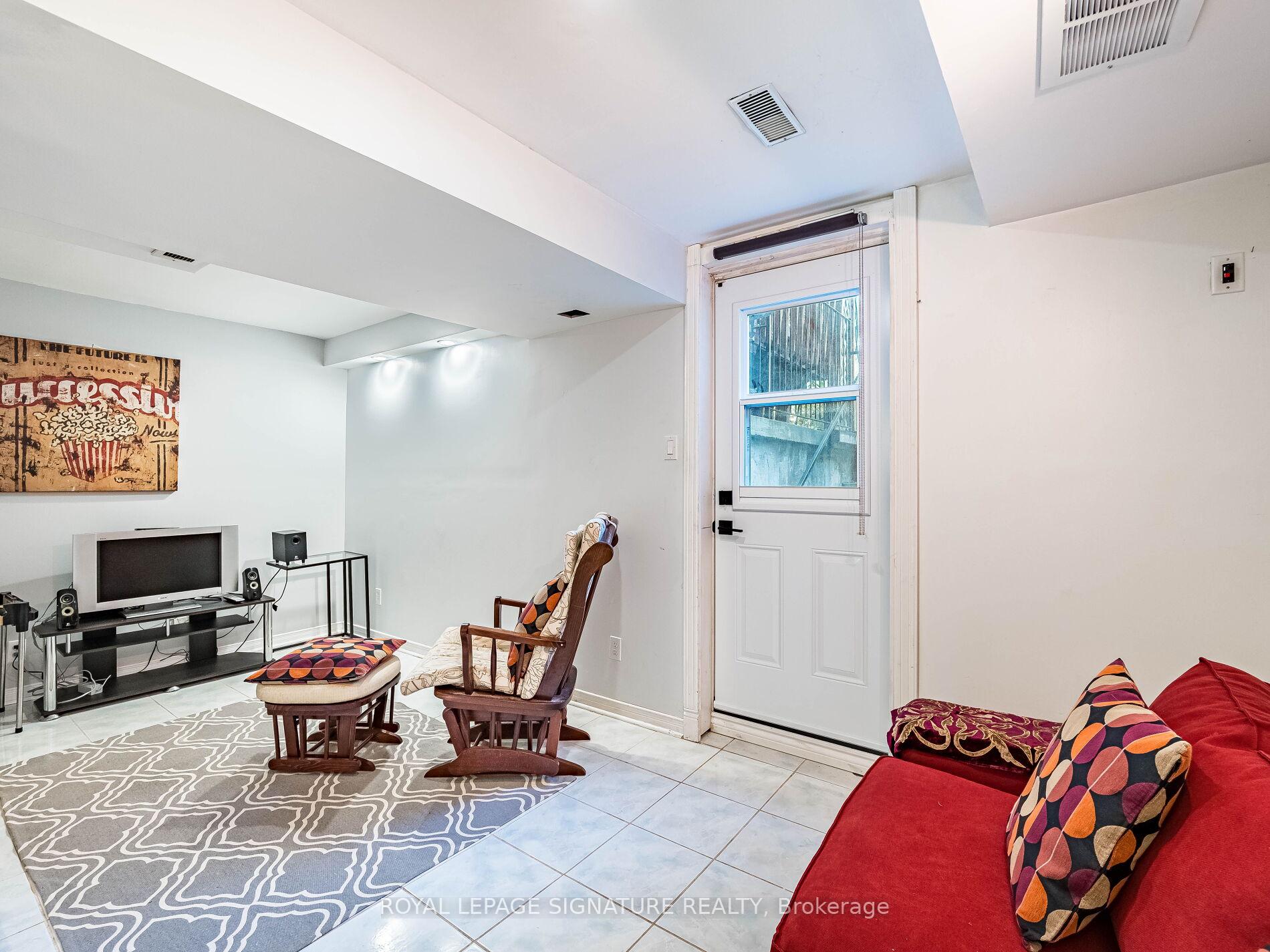 Photo 31 of 152 Lindenshire Avenue, Vaughan, Maple — HOMEH