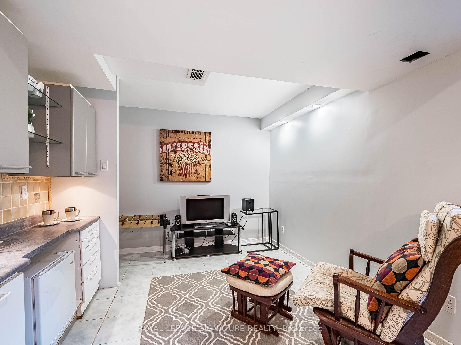Photo 32 of 152 Lindenshire Avenue, Vaughan, Maple — HOMEH