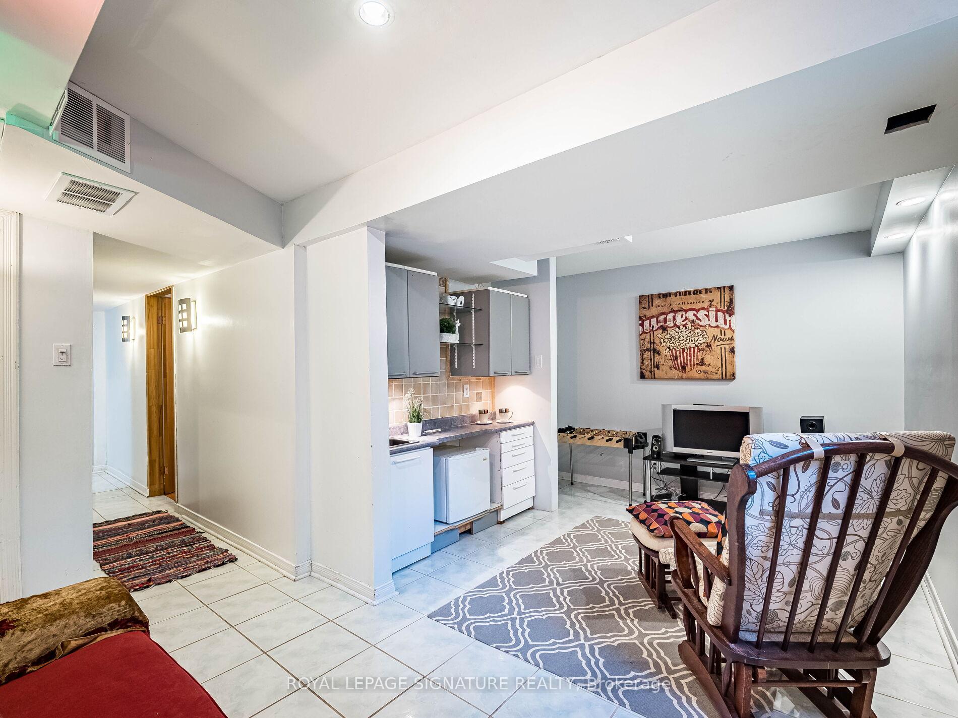 Photo 33 of 152 Lindenshire Avenue, Vaughan, Maple — HOMEH