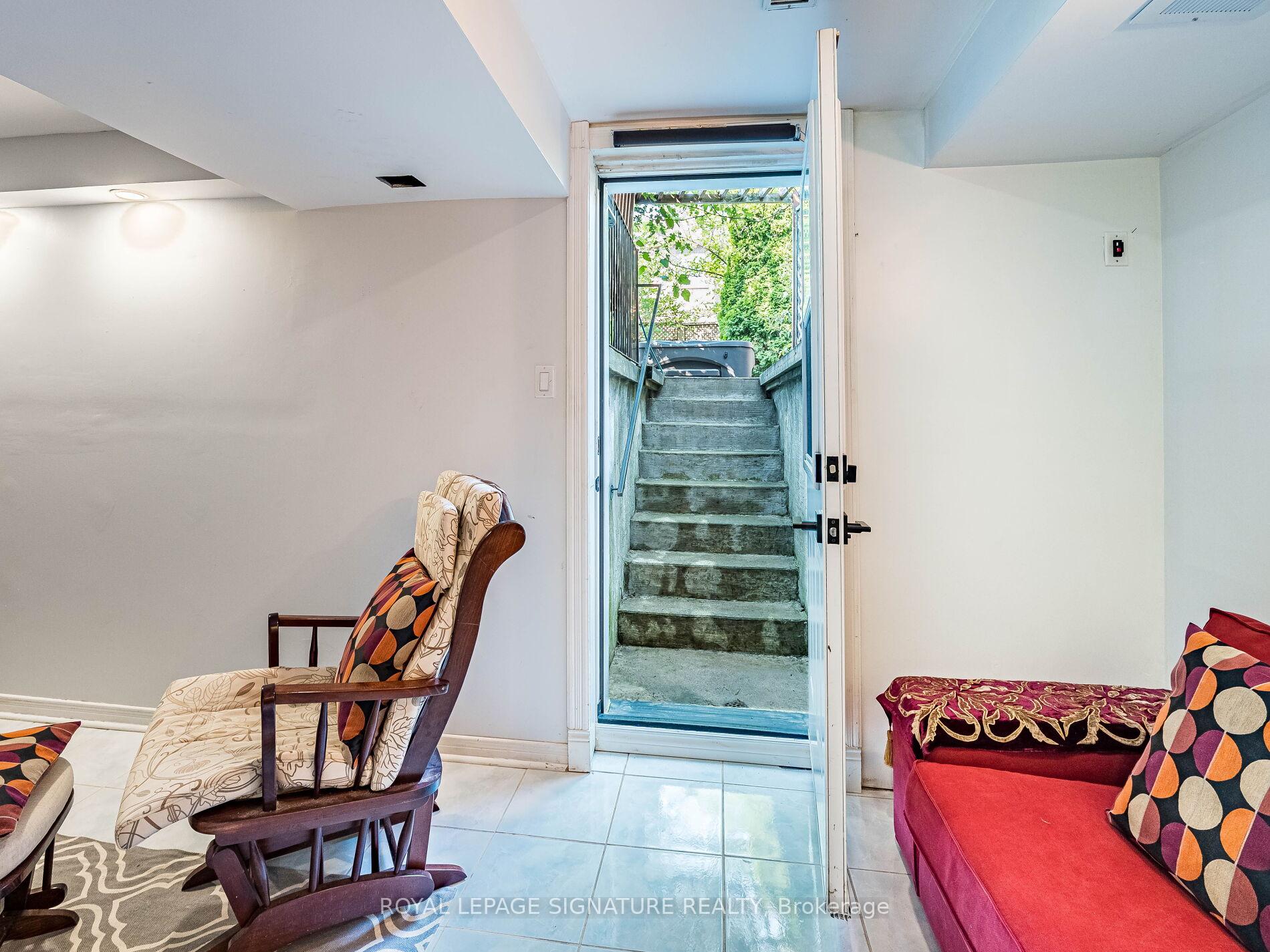 Photo 35 of 152 Lindenshire Avenue, Vaughan, Maple — HOMEH
