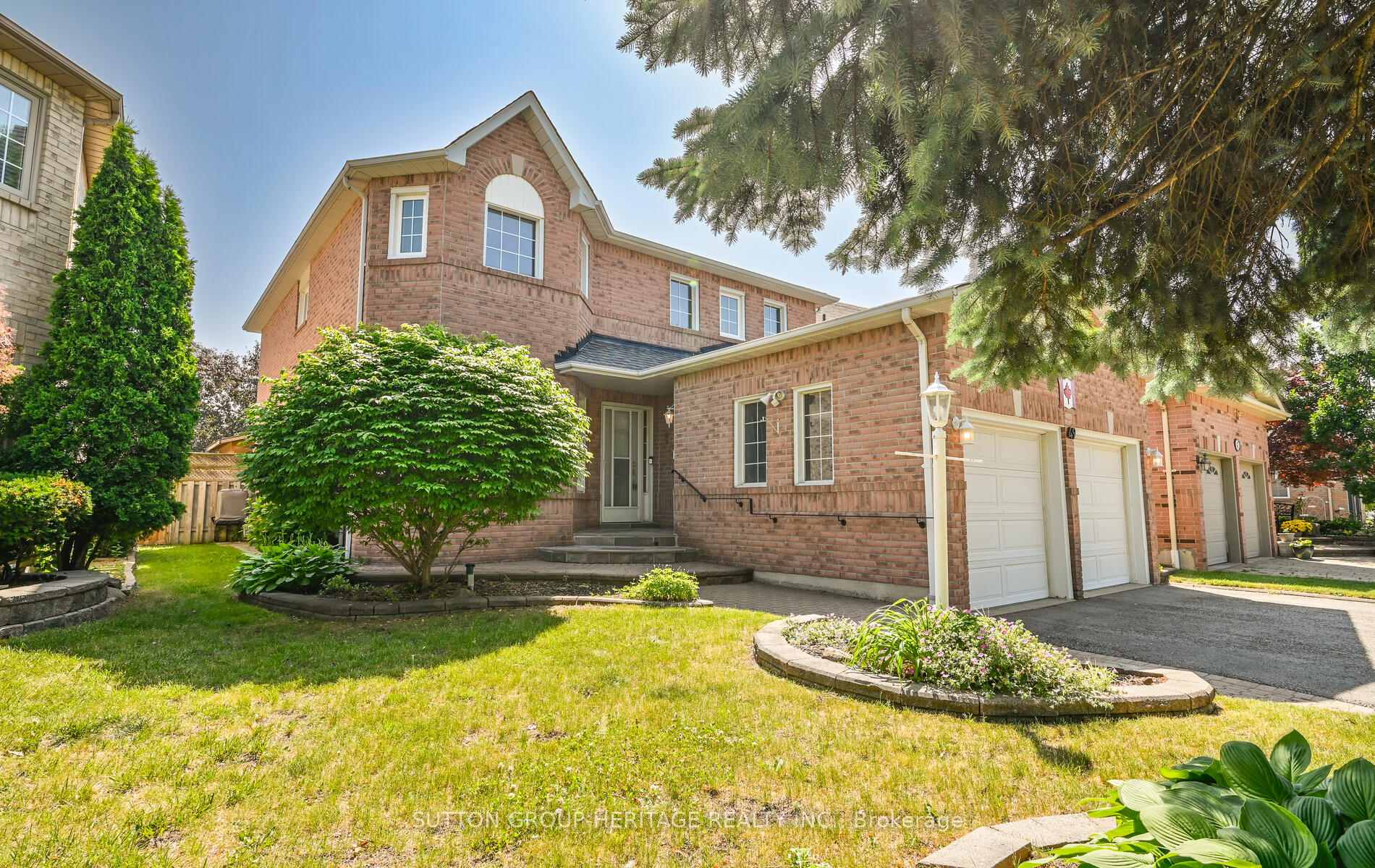 Photo 2 of 49 Valleywood Drive, Whitby, Williamsburg — HOMEH