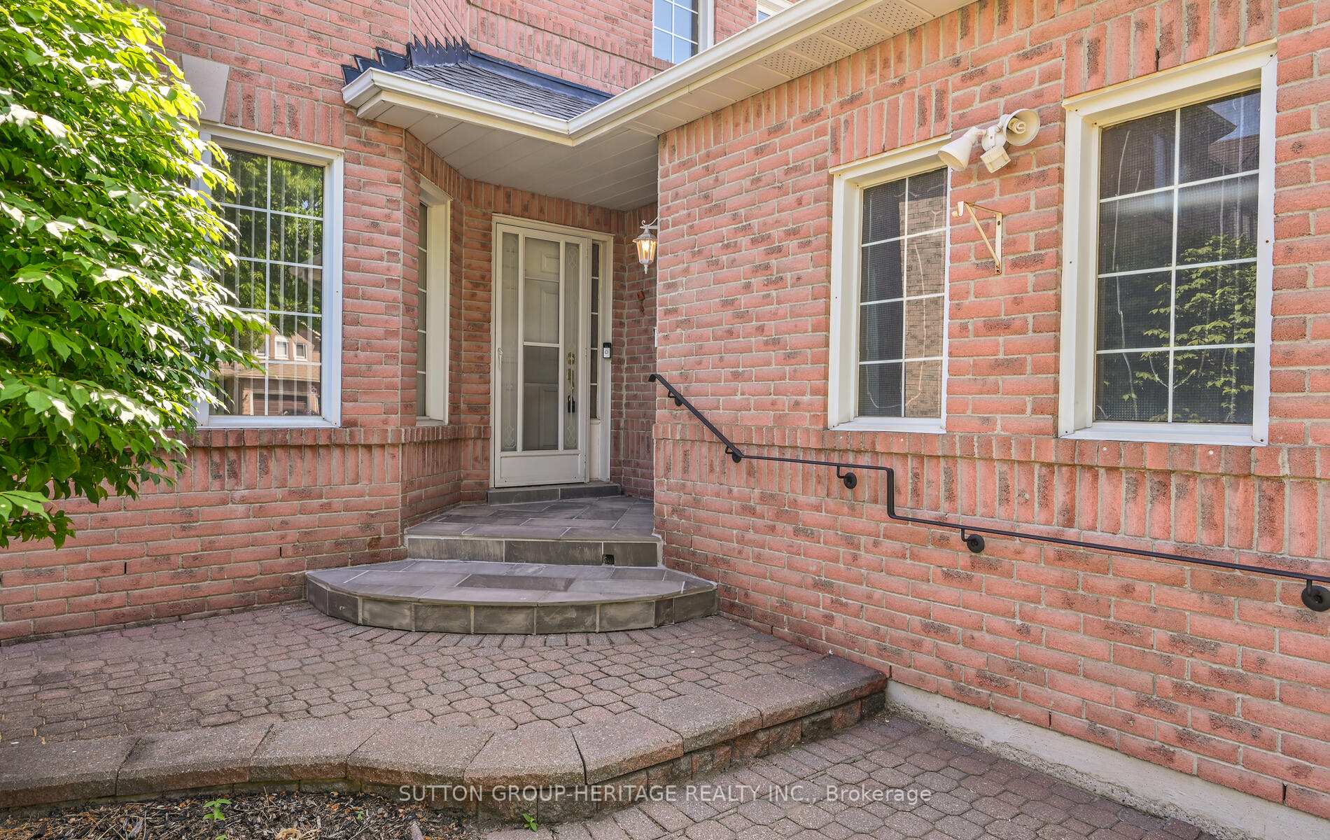 Photo 3 of 49 Valleywood Drive, Whitby, Williamsburg — HOMEH