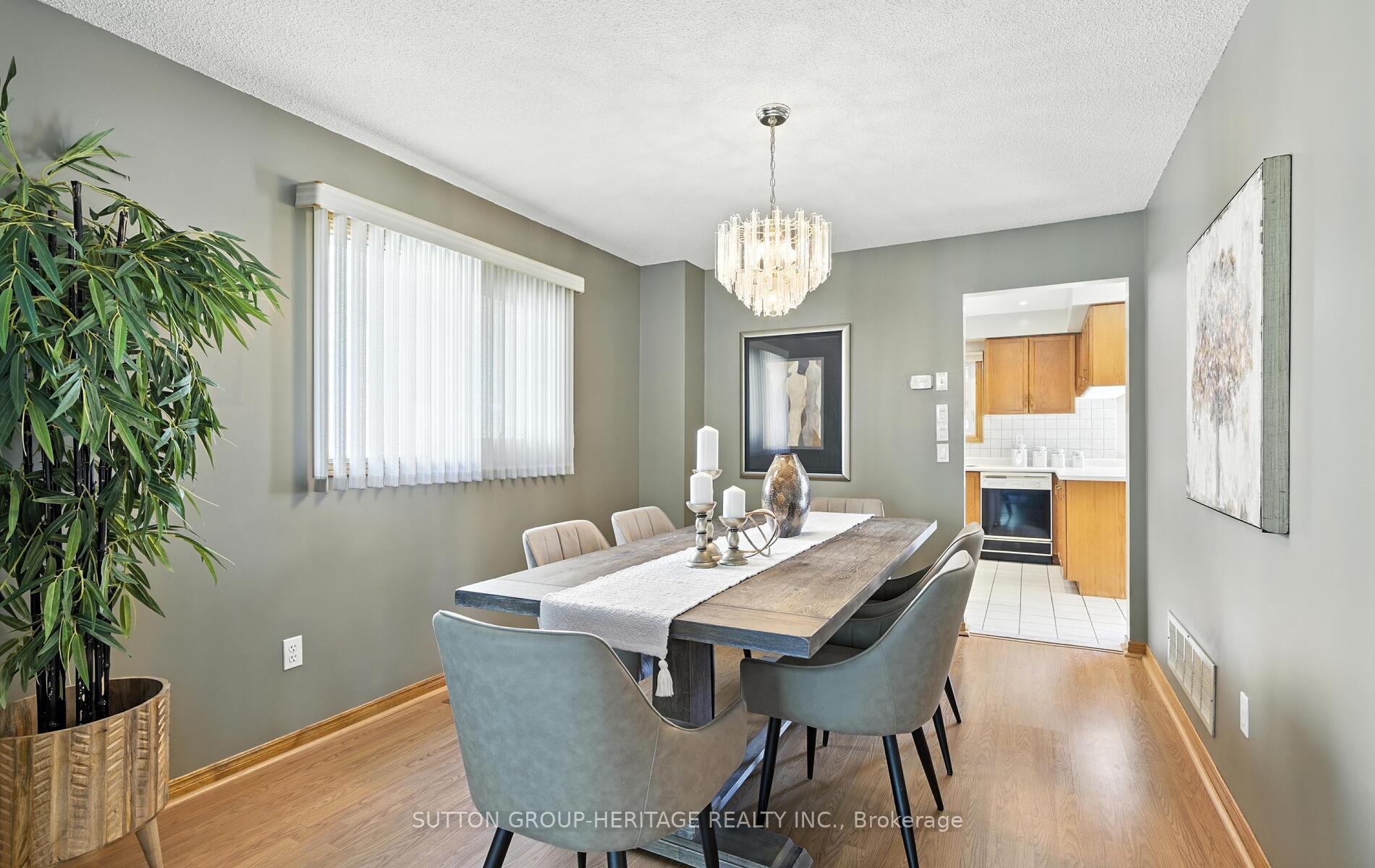 Photo 8 of 49 Valleywood Drive, Whitby, Williamsburg — HOMEH