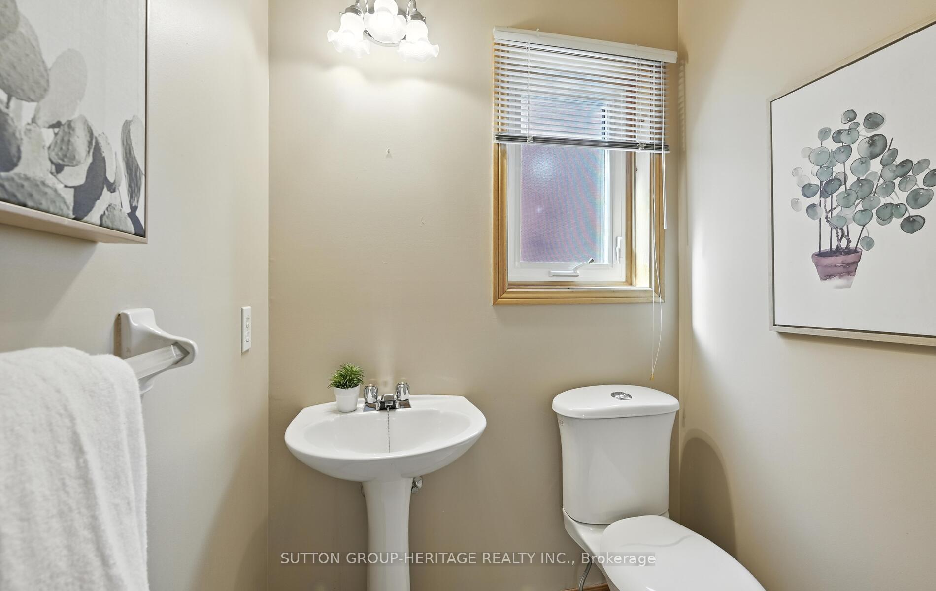 Photo 15 of 49 Valleywood Drive, Whitby, Williamsburg — HOMEH