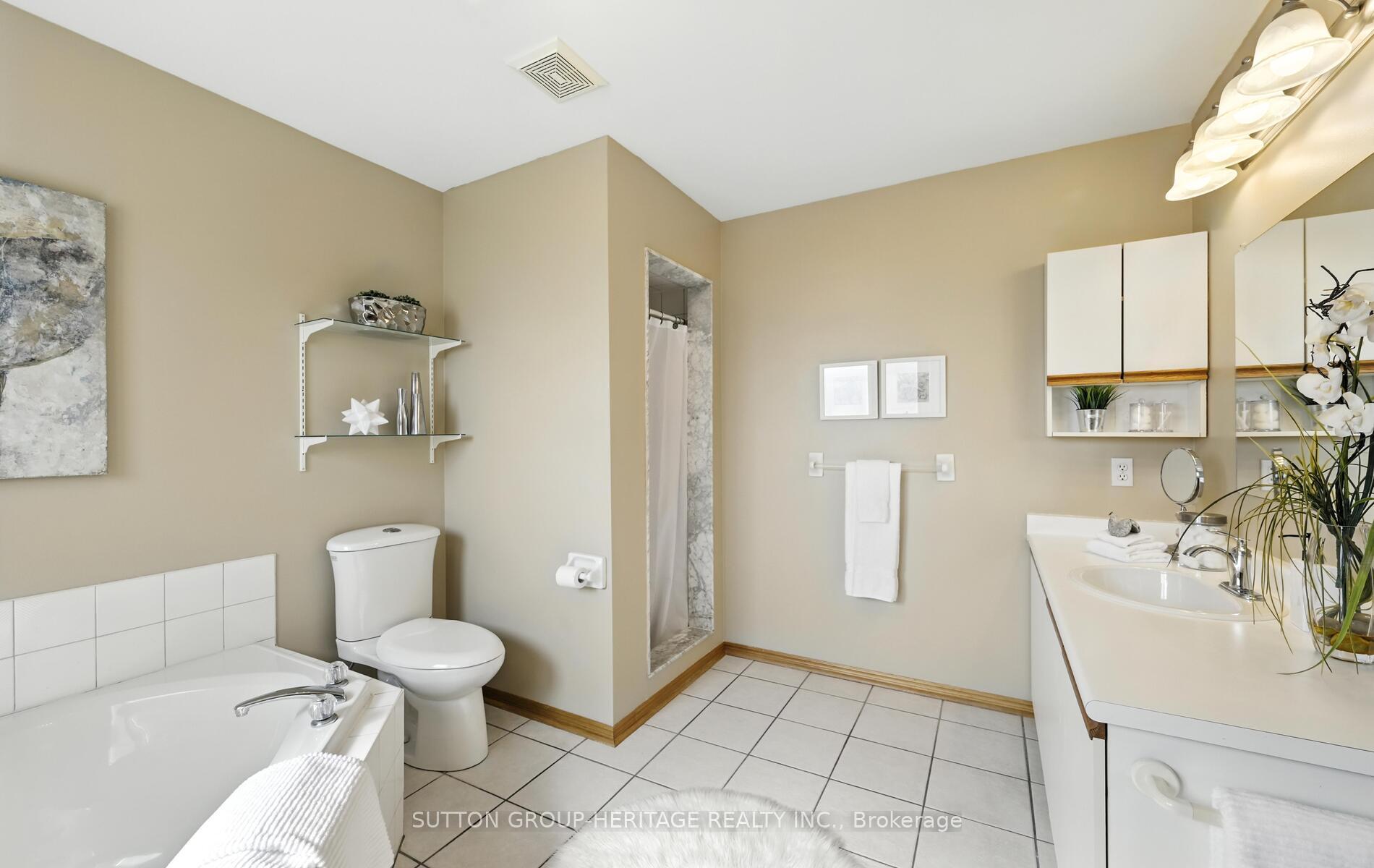 Photo 19 of 49 Valleywood Drive, Whitby, Williamsburg — HOMEH