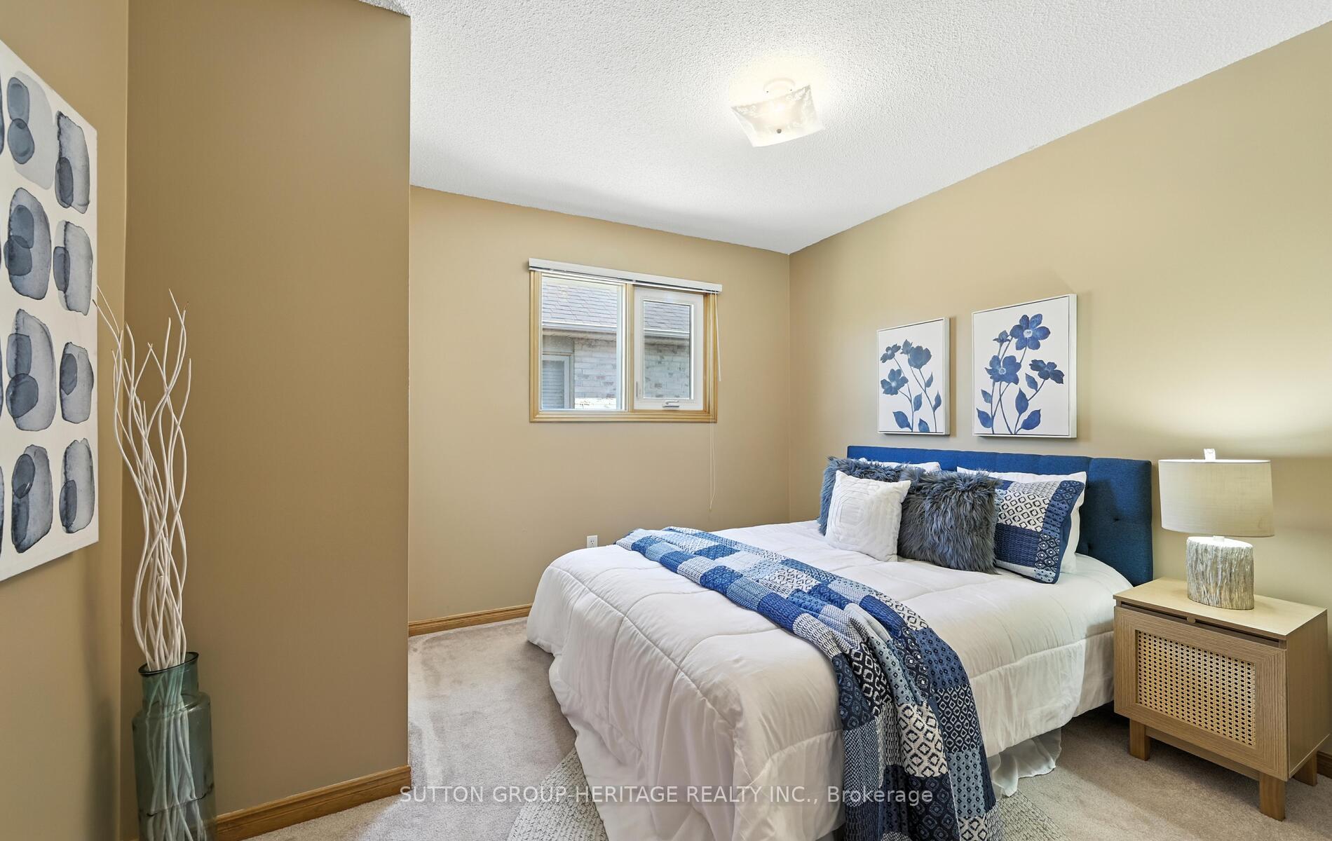 Photo 20 of 49 Valleywood Drive, Whitby, Williamsburg — HOMEH