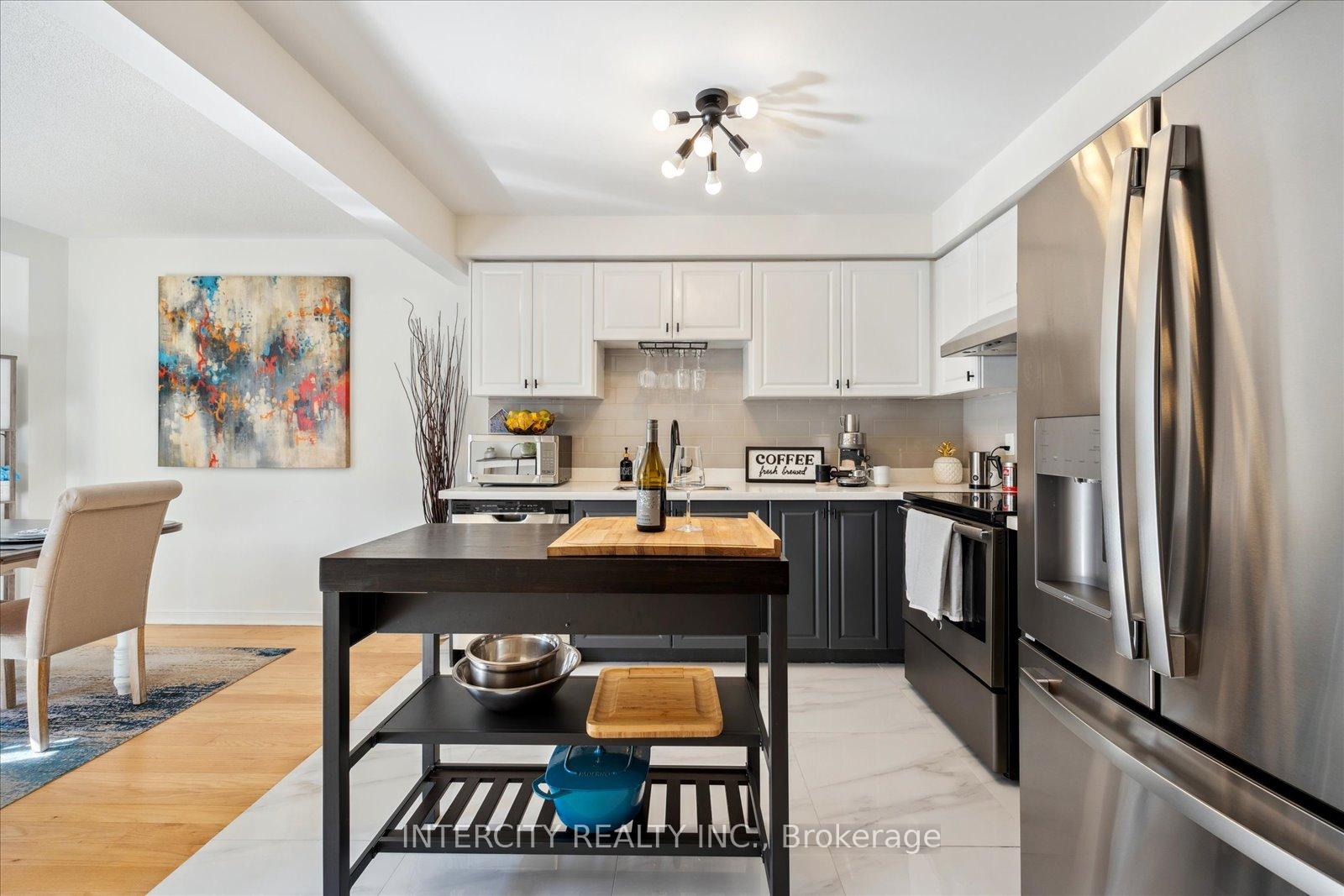 Photo 3 of 372 Sparrow Circle, Pickering, Highbush — HOMEH