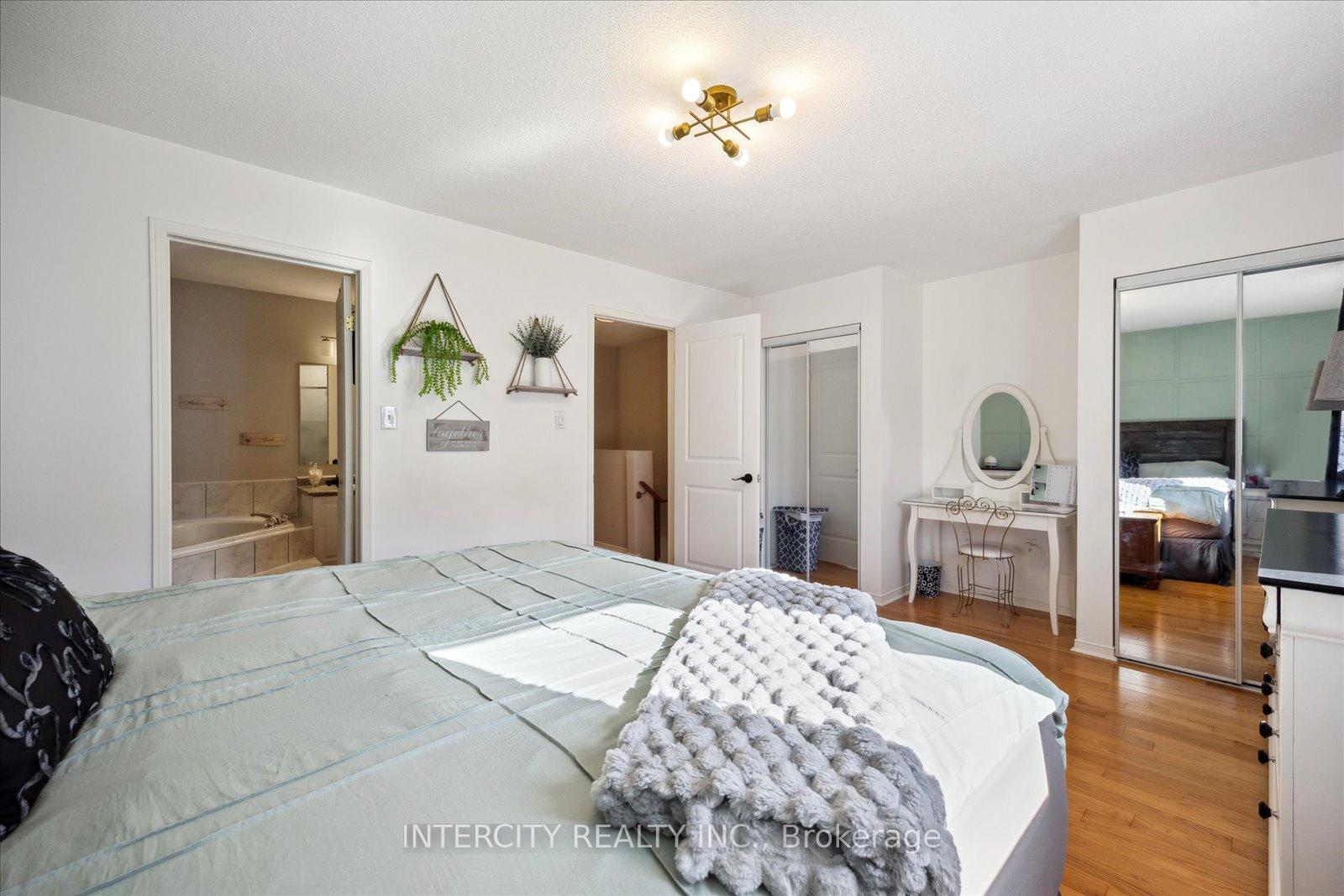 Photo 13 of 372 Sparrow Circle, Pickering, Highbush — HOMEH