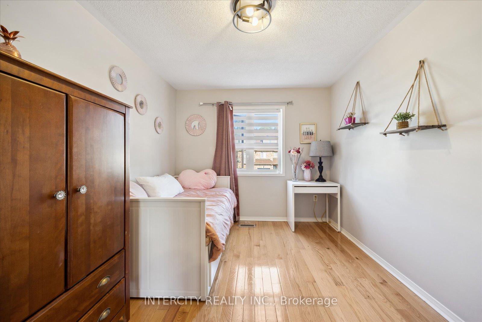 Photo 14 of 372 Sparrow Circle, Pickering, Highbush — HOMEH